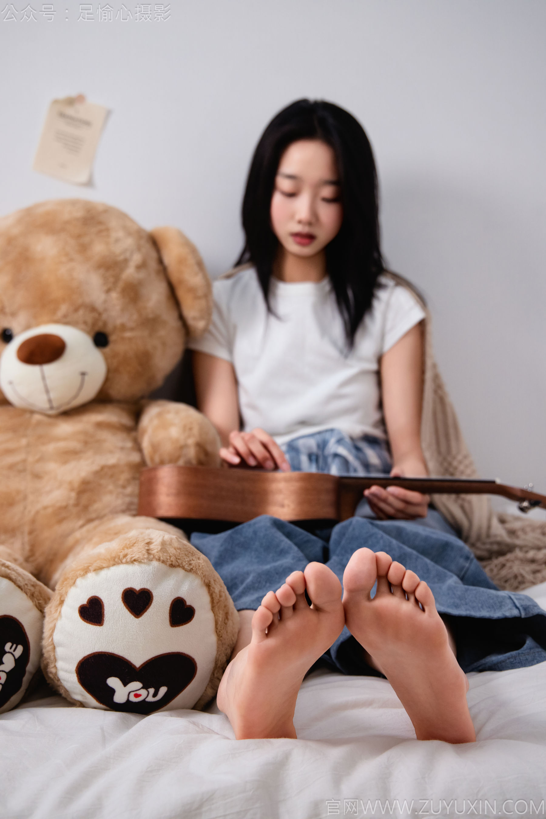 足愉心 No.027 奶芙 （搭配：白色T恤、牛仔长裤、德训鞋、白色棉袜、裸足）/(110P)