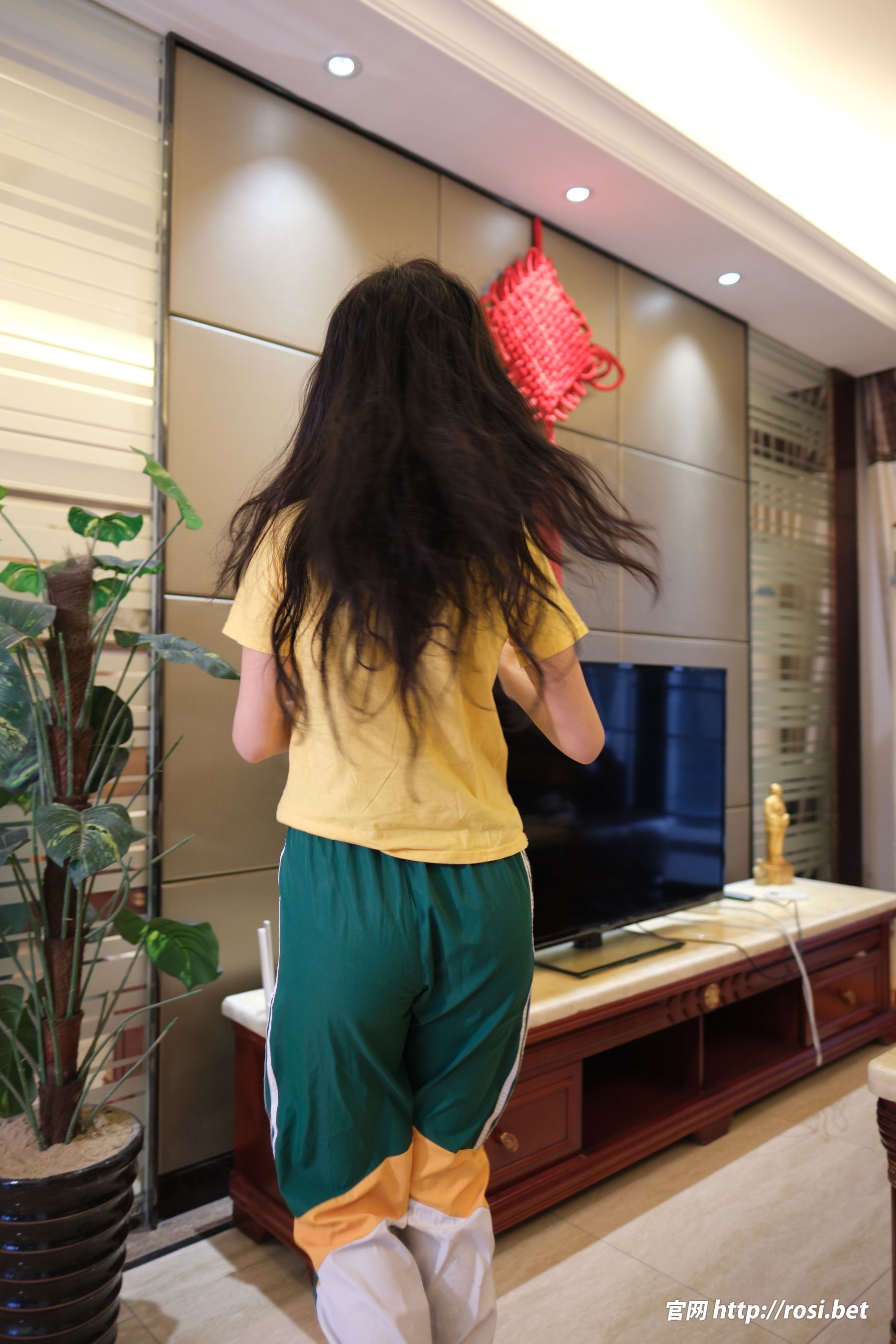 [ROSI写真] 2025.10.25 NO.5073/(76P)