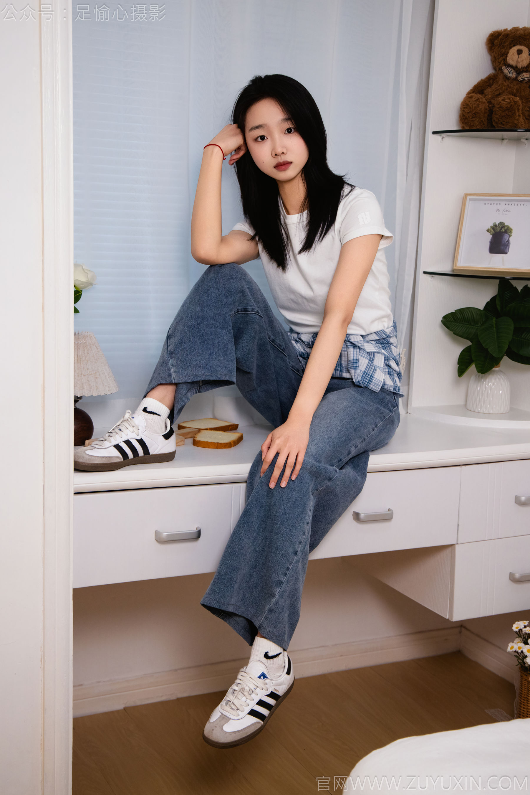 足愉心 No.027 奶芙 （搭配：白色T恤、牛仔长裤、德训鞋、白色棉袜、裸足）/(110P)