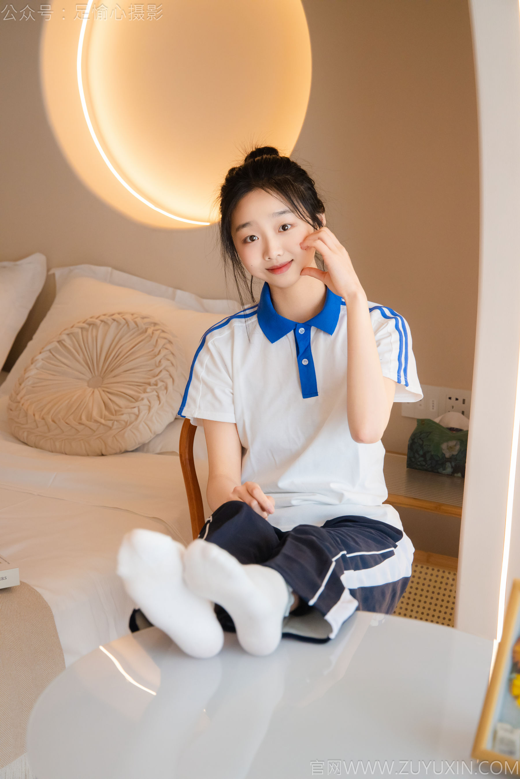 足愉心 No.031 奶芙 （搭配：校服、帆布鞋、白色棉袜、裸足）/(110P)