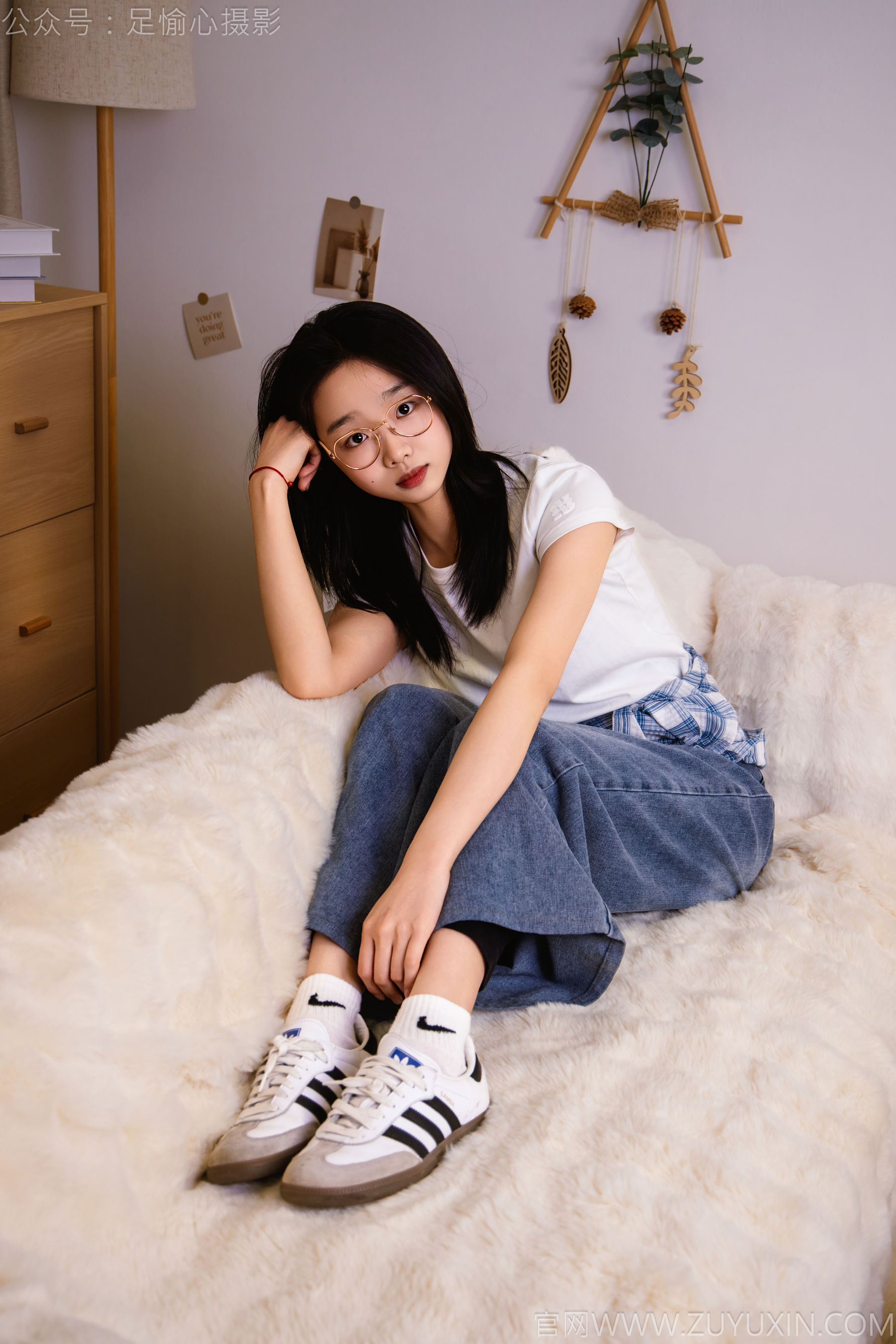 足愉心 No.027 奶芙 （搭配：白色T恤、牛仔长裤、德训鞋、白色棉袜、裸足）/(110P)