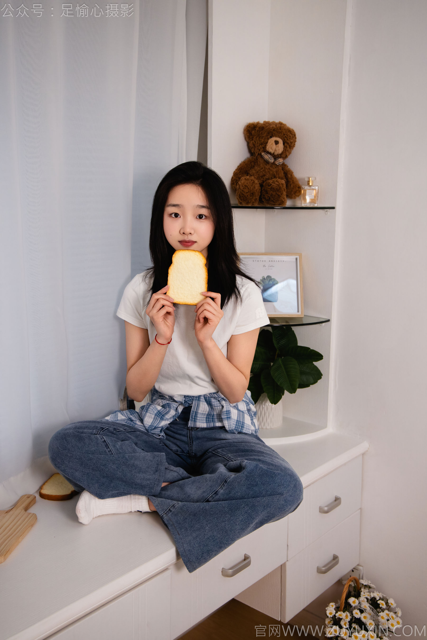 足愉心 No.027 奶芙 （搭配：白色T恤、牛仔长裤、德训鞋、白色棉袜、裸足）/(110P)