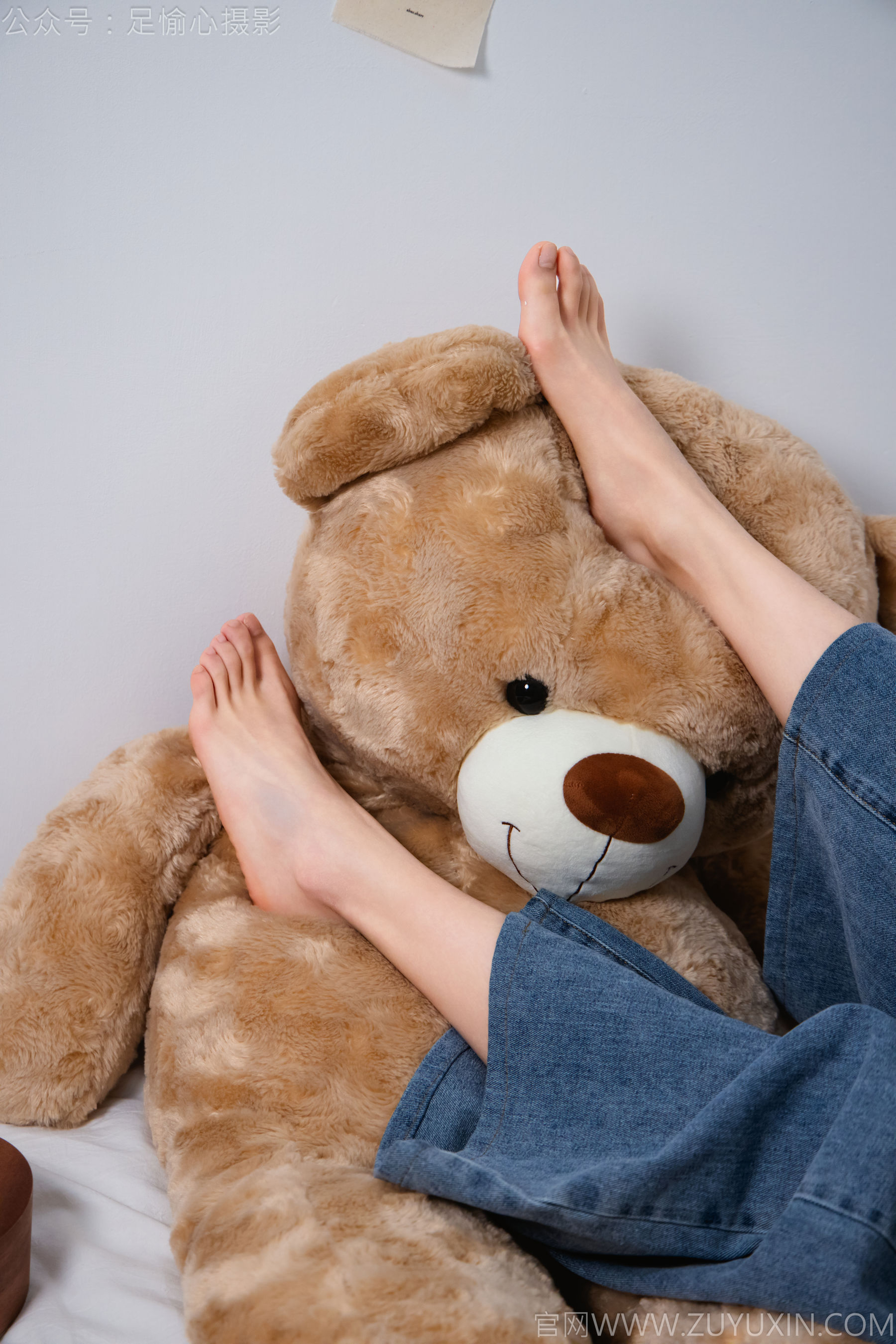 足愉心 No.027 奶芙 （搭配：白色T恤、牛仔长裤、德训鞋、白色棉袜、裸足）/(110P)