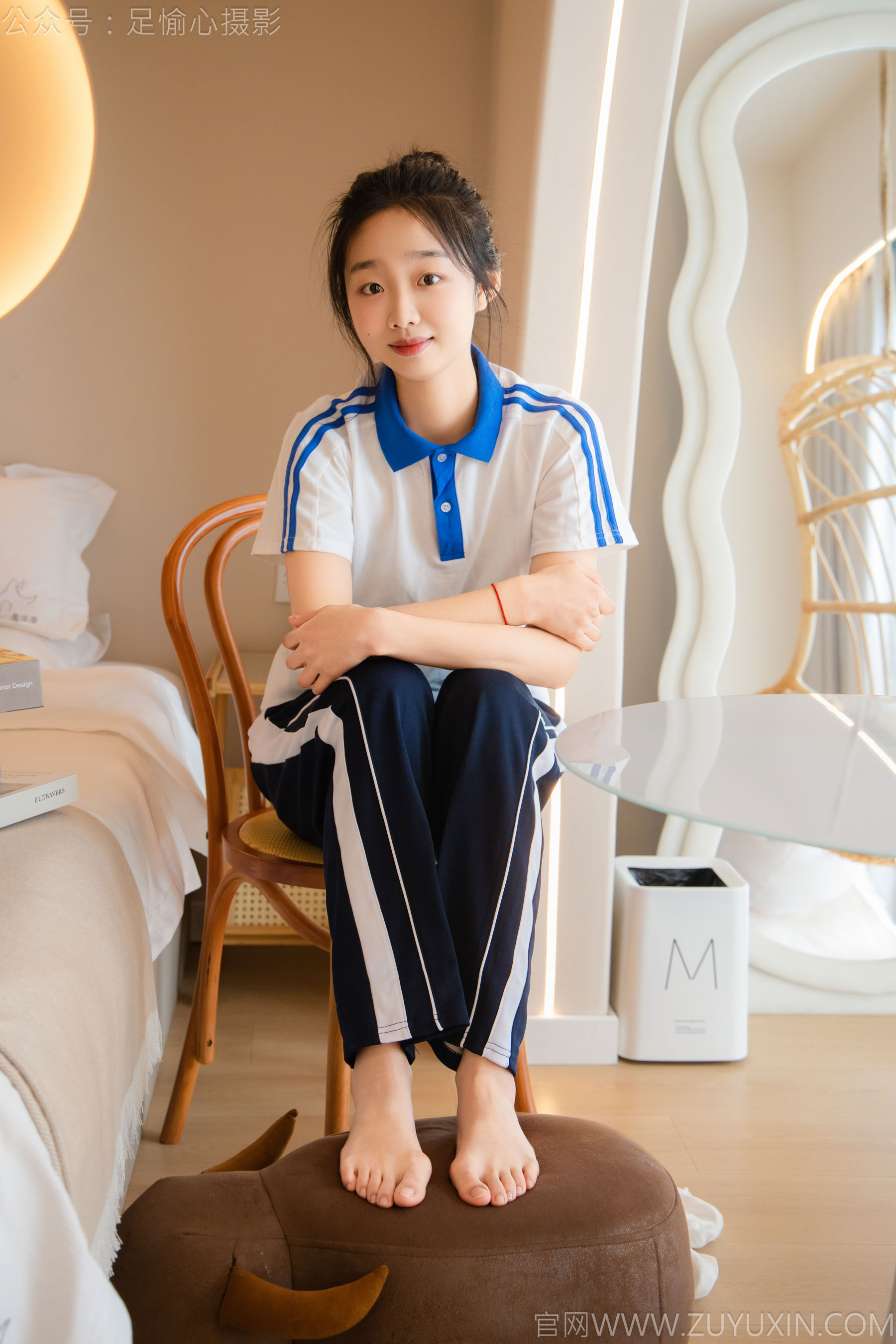 足愉心 No.031 奶芙 （搭配：校服、帆布鞋、白色棉袜、裸足）/(110P)