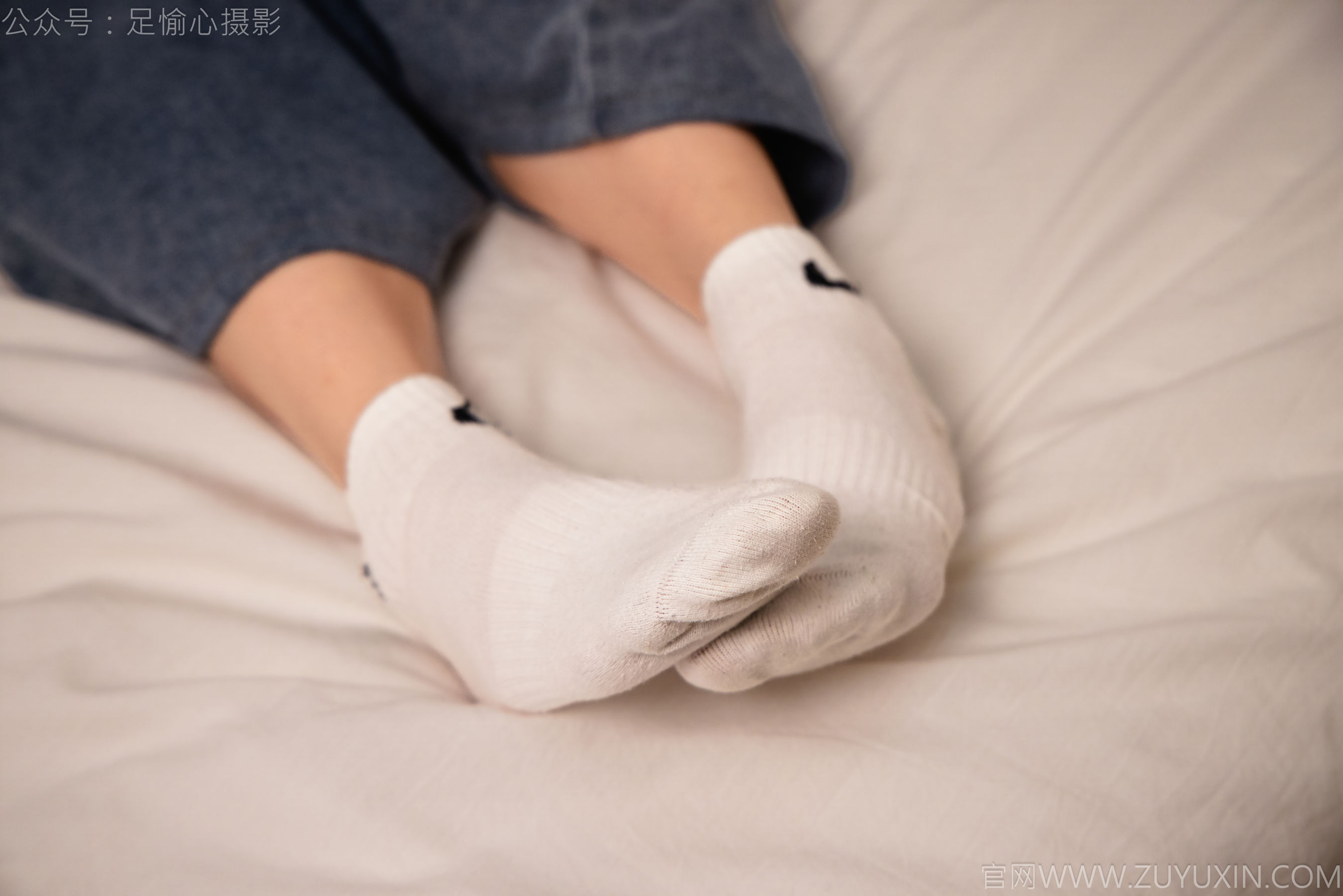 足愉心 No.027 奶芙 （搭配：白色T恤、牛仔长裤、德训鞋、白色棉袜、裸足）/(110P)