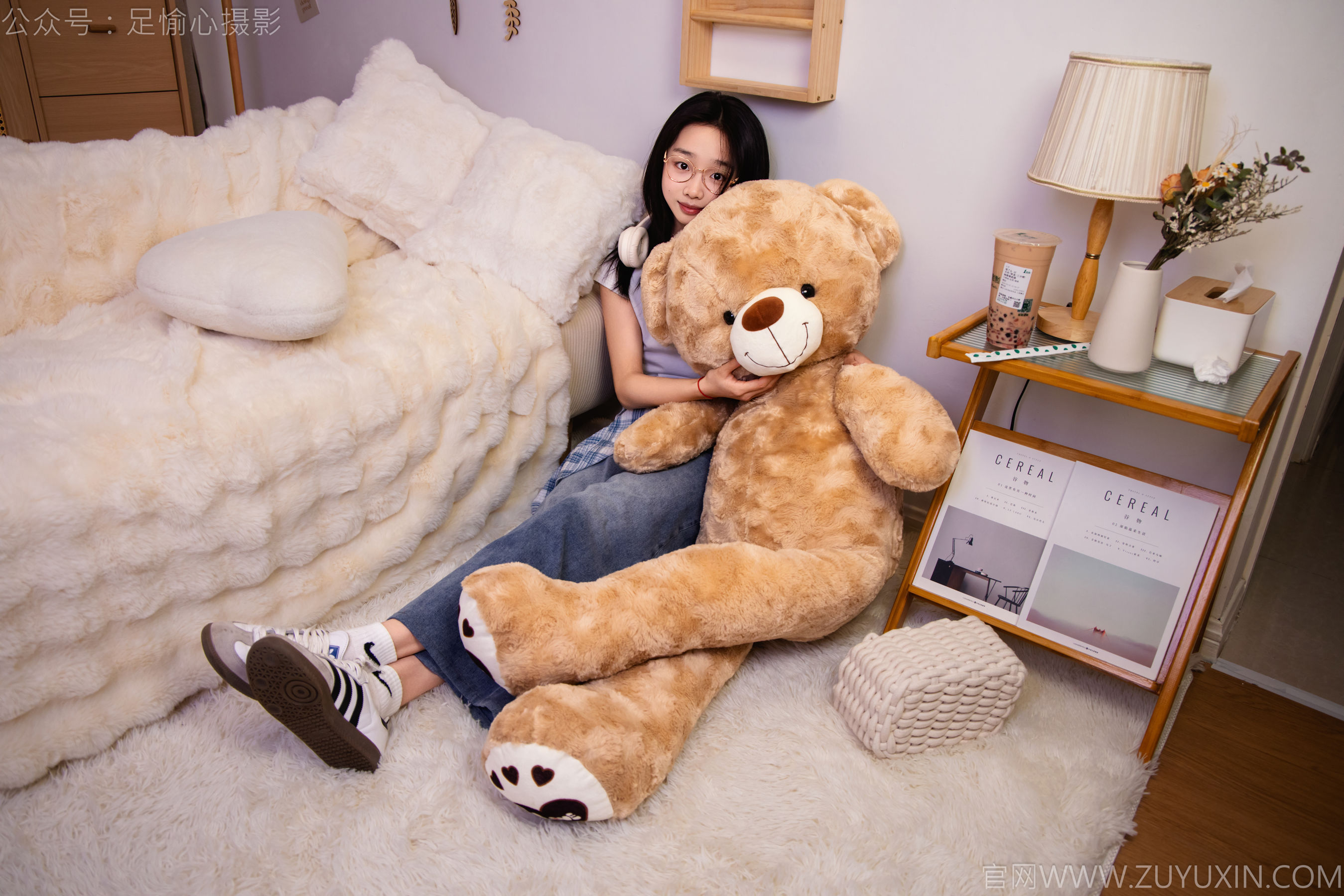 足愉心 No.027 奶芙 （搭配：白色T恤、牛仔长裤、德训鞋、白色棉袜、裸足）/(110P)