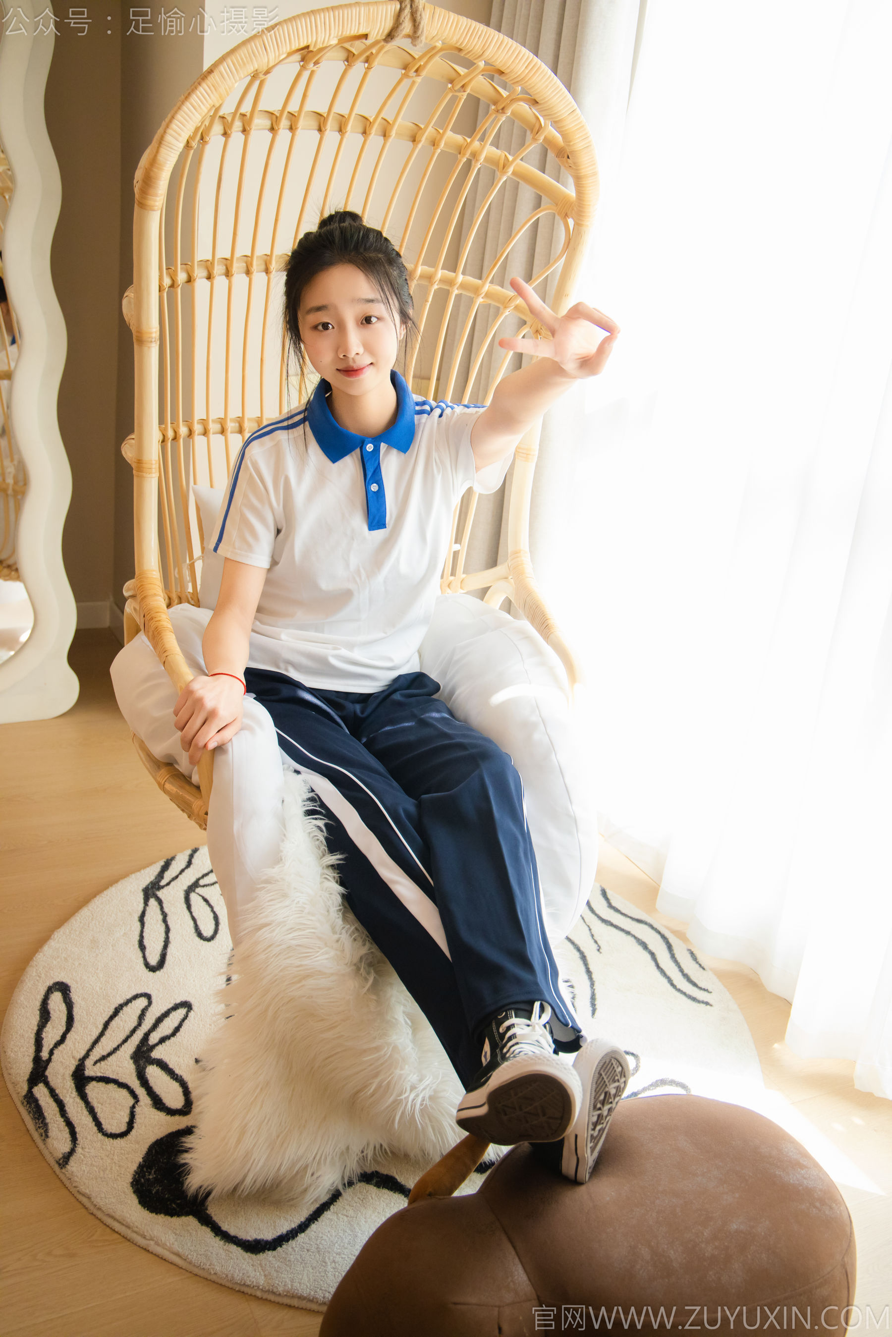 足愉心 No.031 奶芙 （搭配：校服、帆布鞋、白色棉袜、裸足）/(110P)