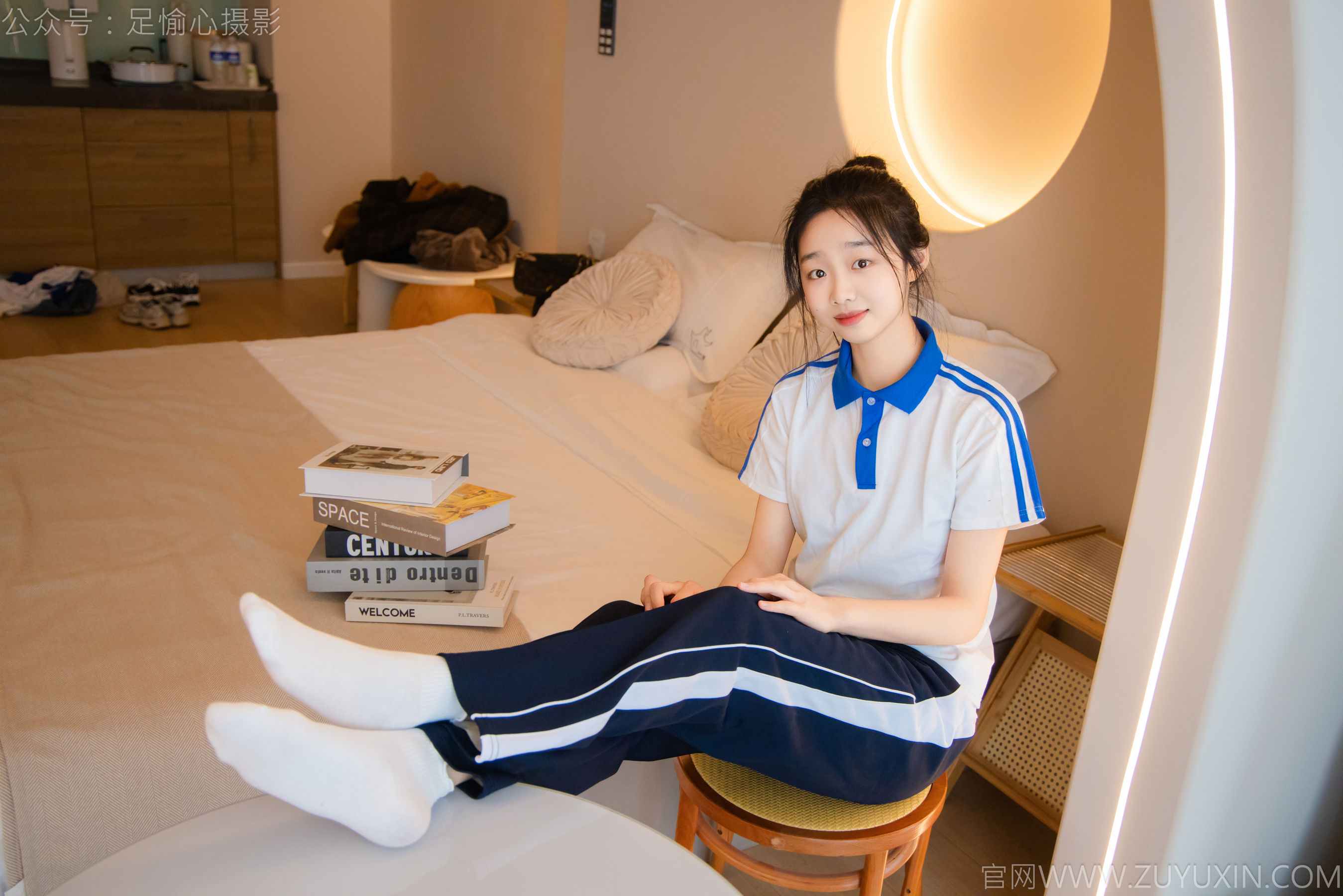 足愉心 No.031 奶芙 （搭配：校服、帆布鞋、白色棉袜、裸足）/(110P)