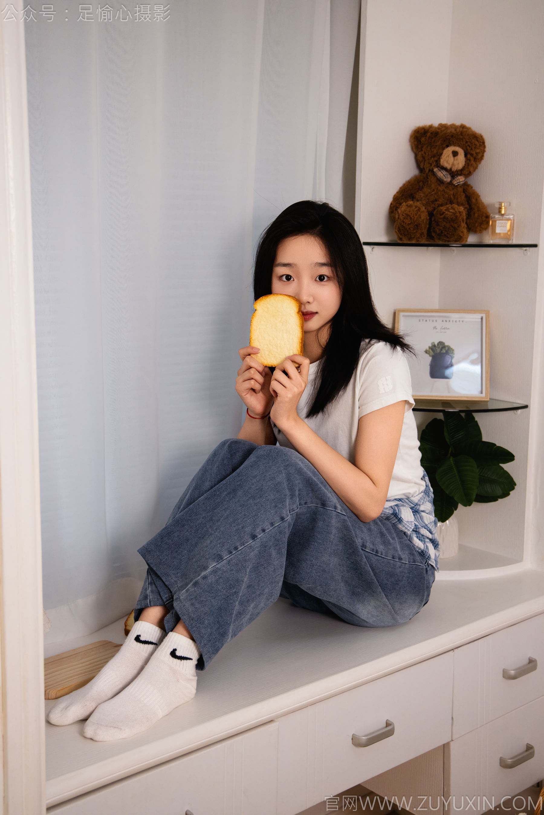 足愉心 No.027 奶芙 （搭配：白色T恤、牛仔长裤、德训鞋、白色棉袜、裸足）/(110P)