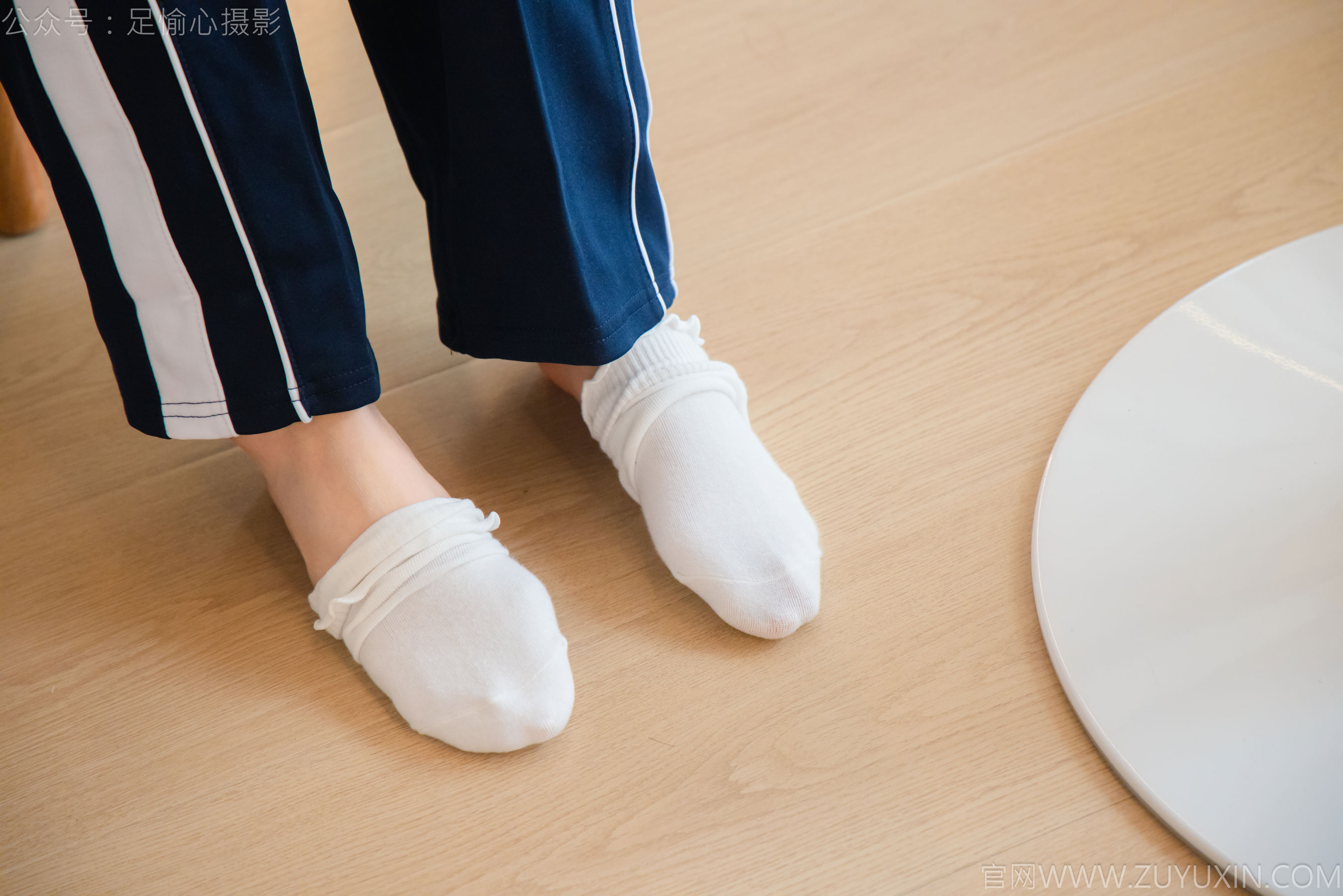 足愉心 No.031 奶芙 （搭配：校服、帆布鞋、白色棉袜、裸足）/(110P)