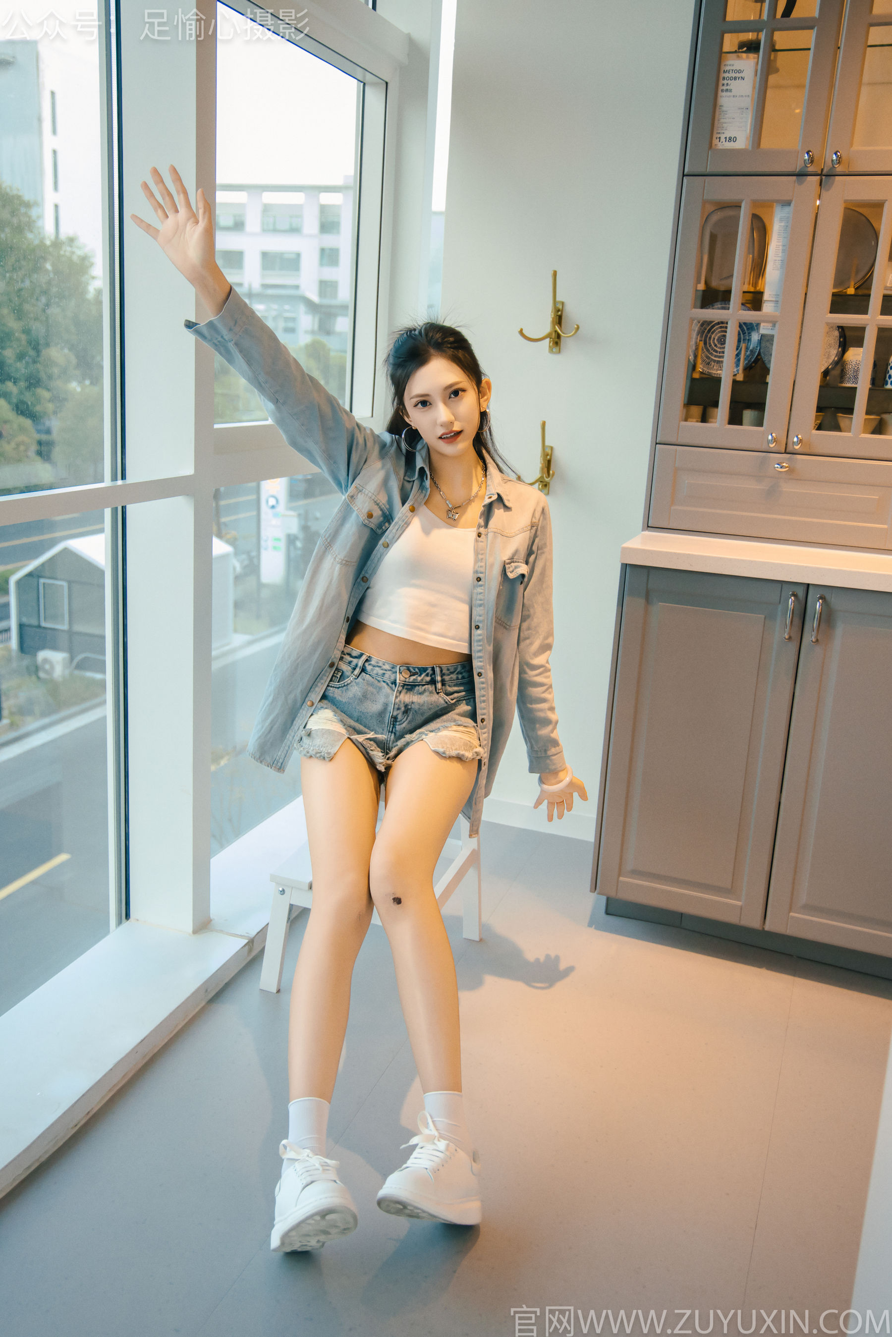 足愉心 No.001 可乐 （搭配：白T、牛仔短裤、板鞋、白棉袜、裸足）/(120P)