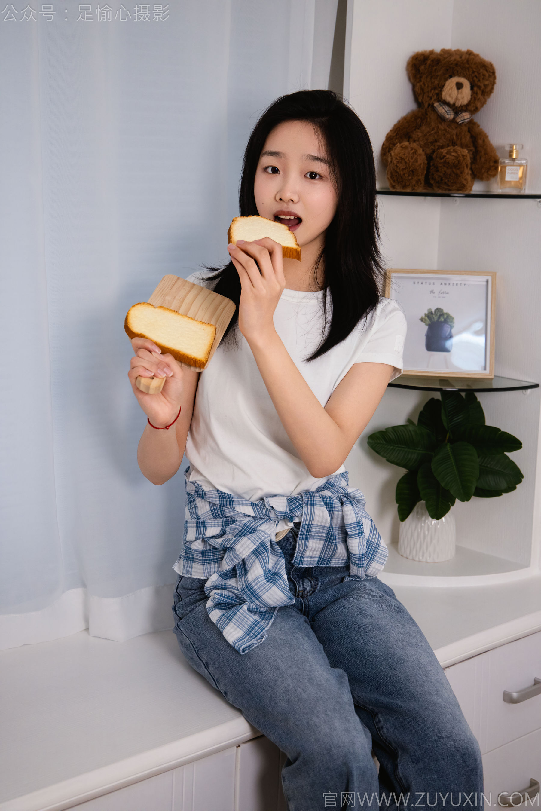 足愉心 No.027 奶芙 （搭配：白色T恤、牛仔长裤、德训鞋、白色棉袜、裸足）/(110P)