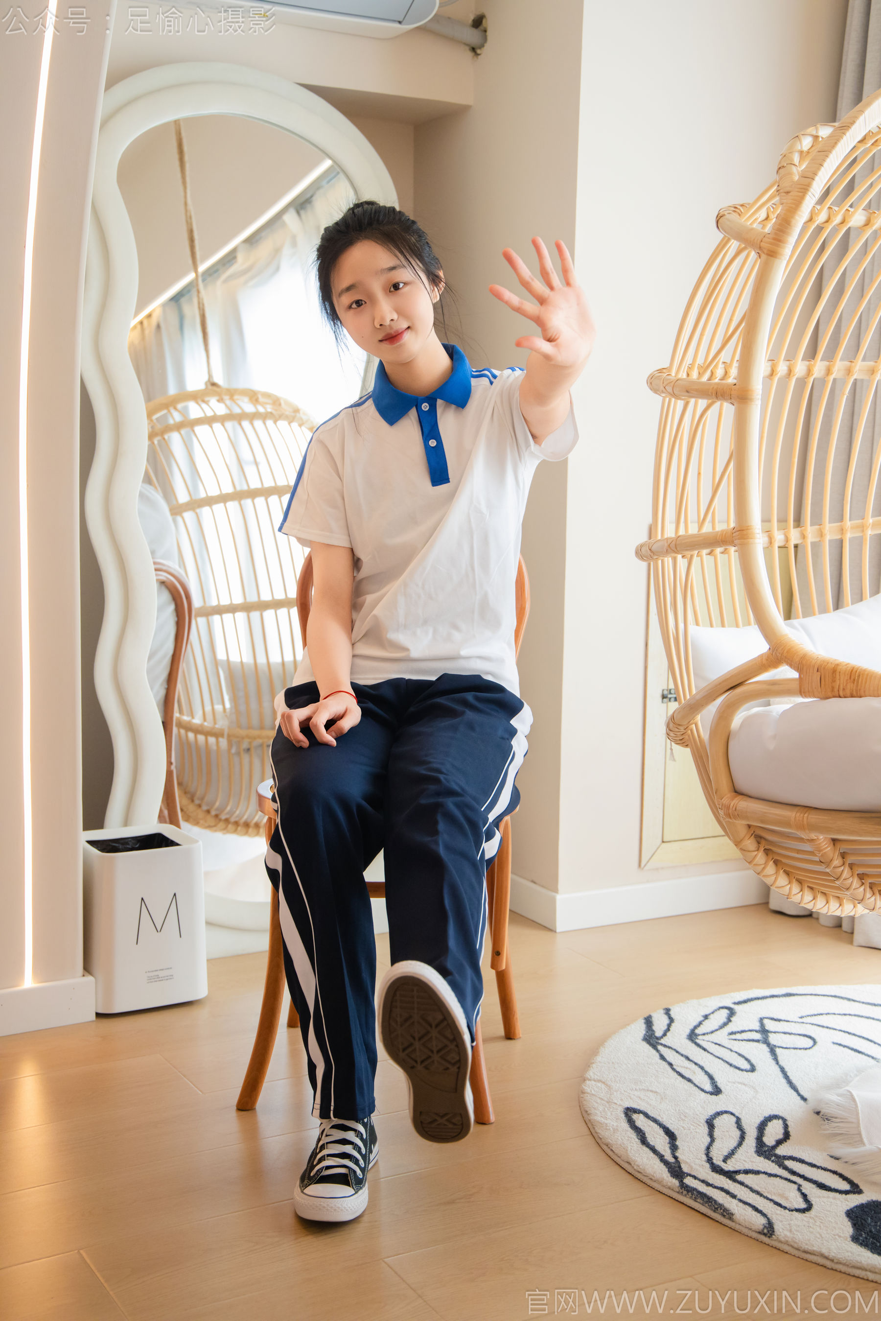 足愉心 No.031 奶芙 （搭配：校服、帆布鞋、白色棉袜、裸足）/(110P)