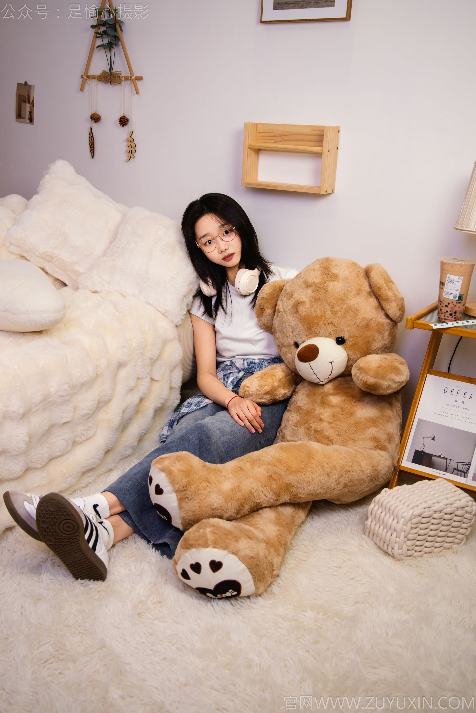 足愉心 No.027 奶芙 （搭配：白色T恤、牛仔长裤、德训鞋、白色棉袜、裸足）/(110P)