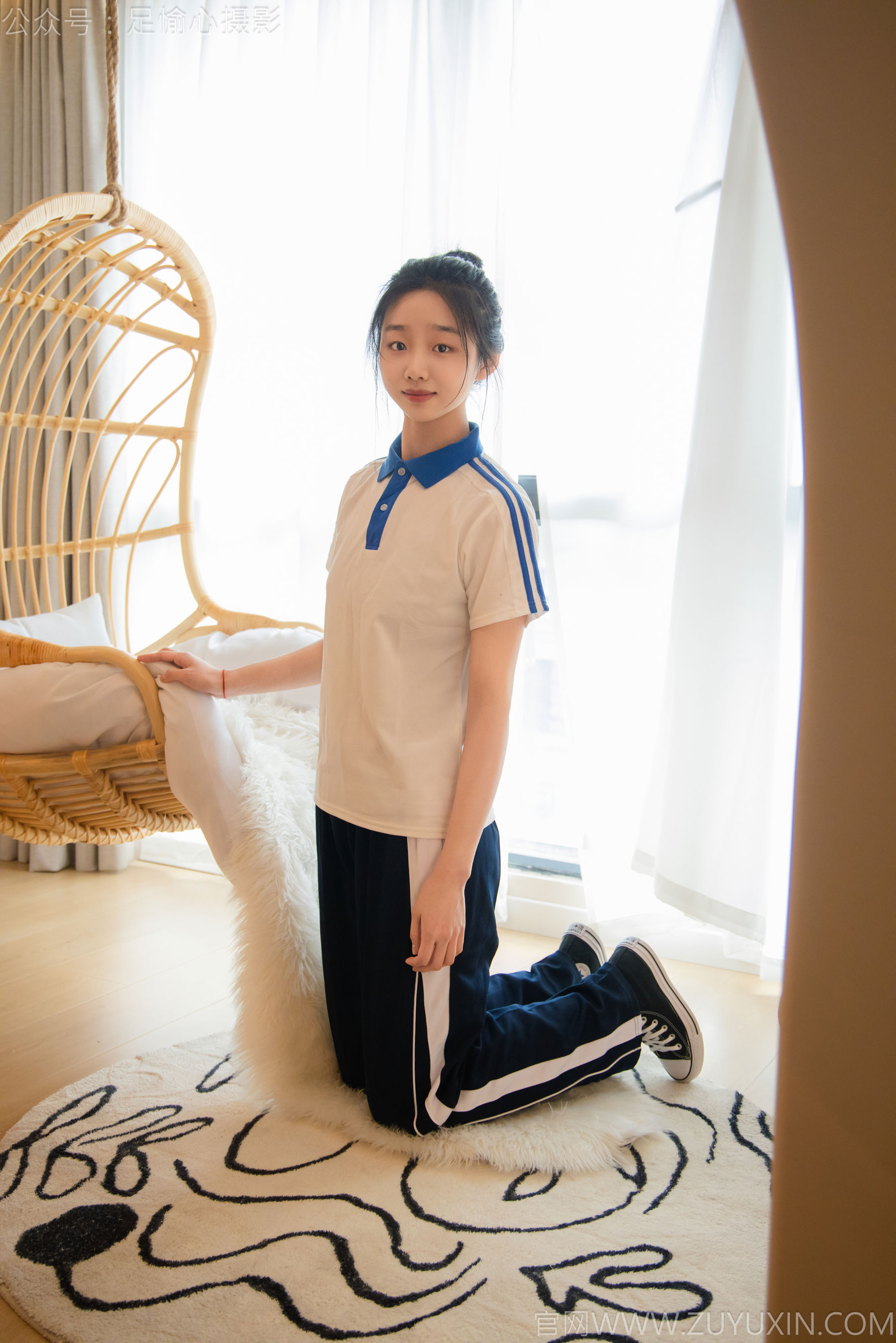 足愉心 No.031 奶芙 （搭配：校服、帆布鞋、白色棉袜、裸足）/(110P)