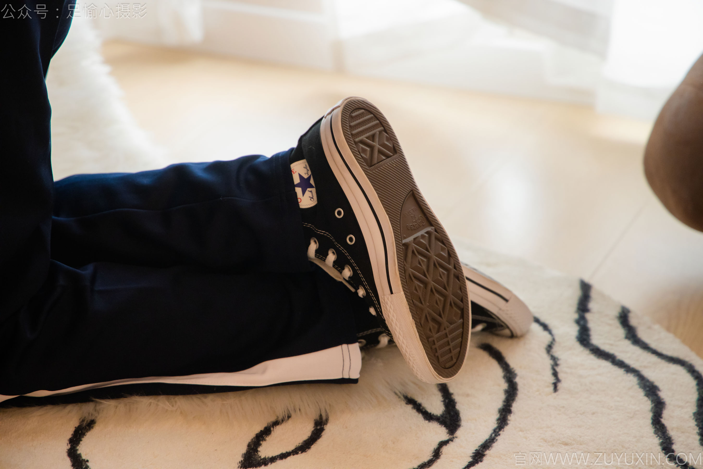 足愉心 No.031 奶芙 （搭配：校服、帆布鞋、白色棉袜、裸足）/(110P)