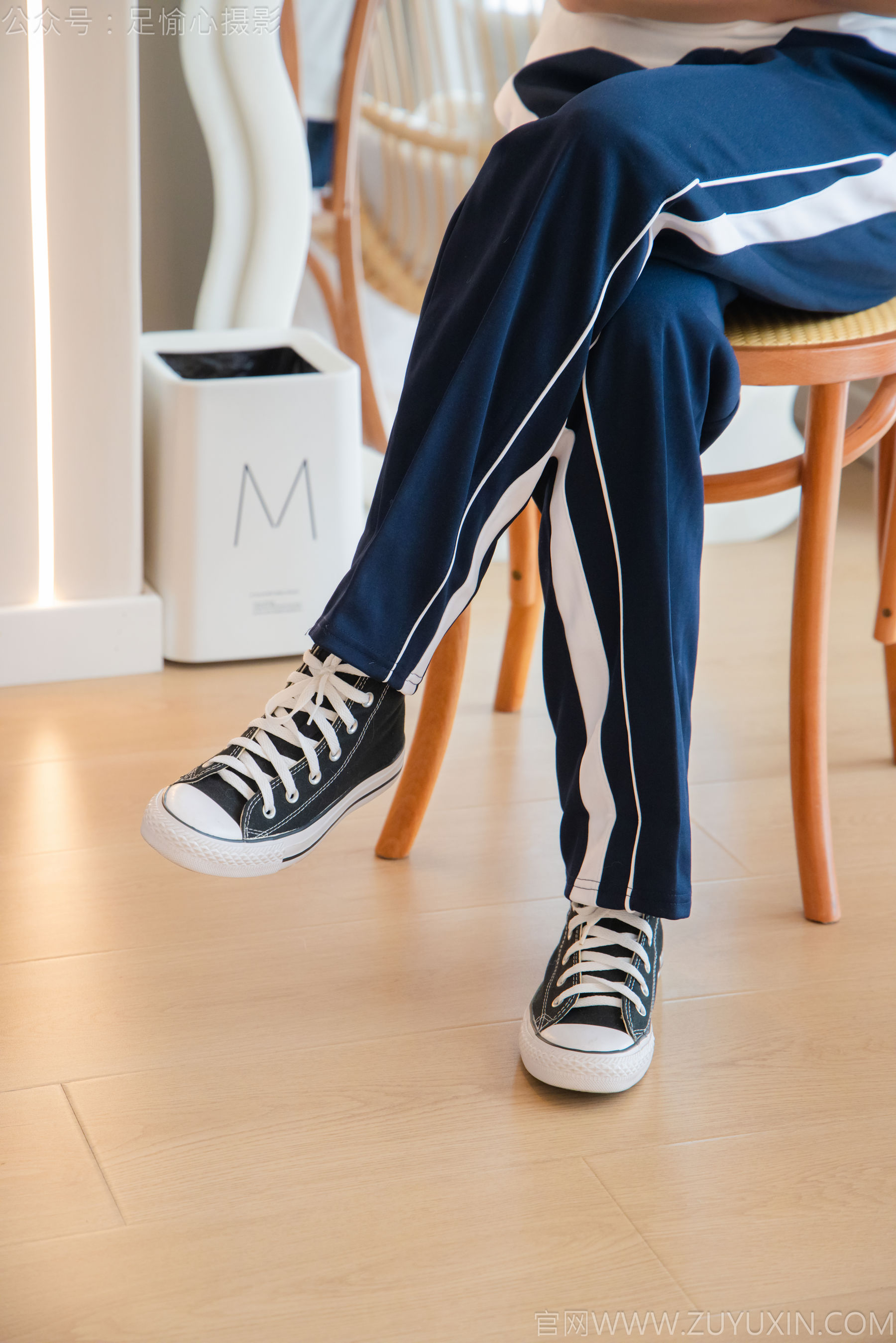 足愉心 No.031 奶芙 （搭配：校服、帆布鞋、白色棉袜、裸足）/(110P)