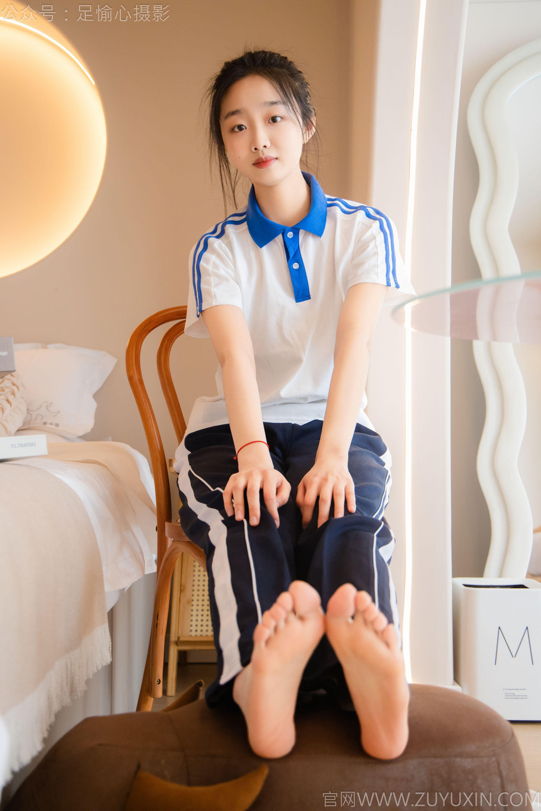 足愉心 No.031 奶芙 （搭配：校服、帆布鞋、白色棉袜、裸足）/(110P)