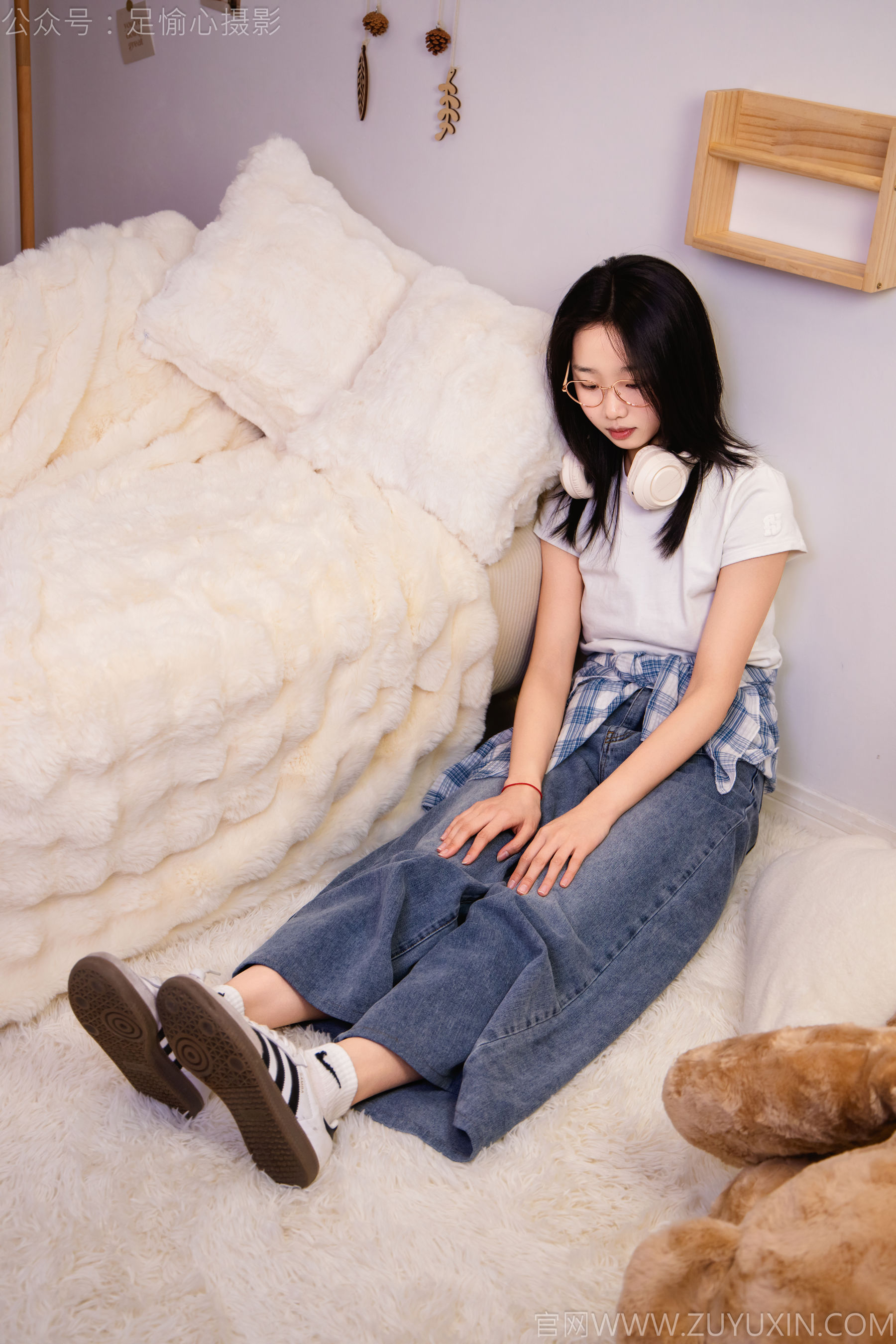 足愉心 No.027 奶芙 （搭配：白色T恤、牛仔长裤、德训鞋、白色棉袜、裸足）/(110P)