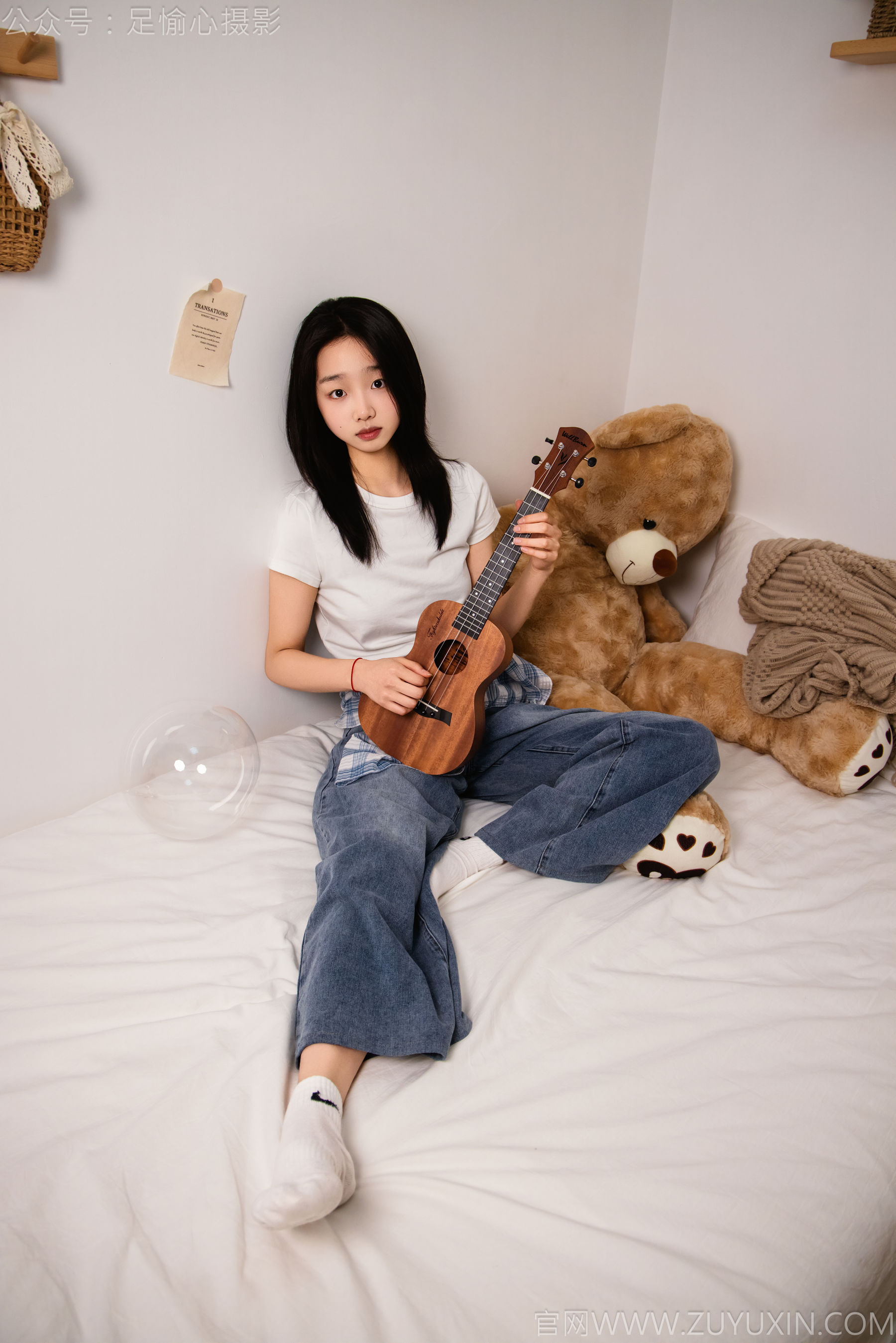 足愉心 No.027 奶芙 （搭配：白色T恤、牛仔长裤、德训鞋、白色棉袜、裸足）/(110P)