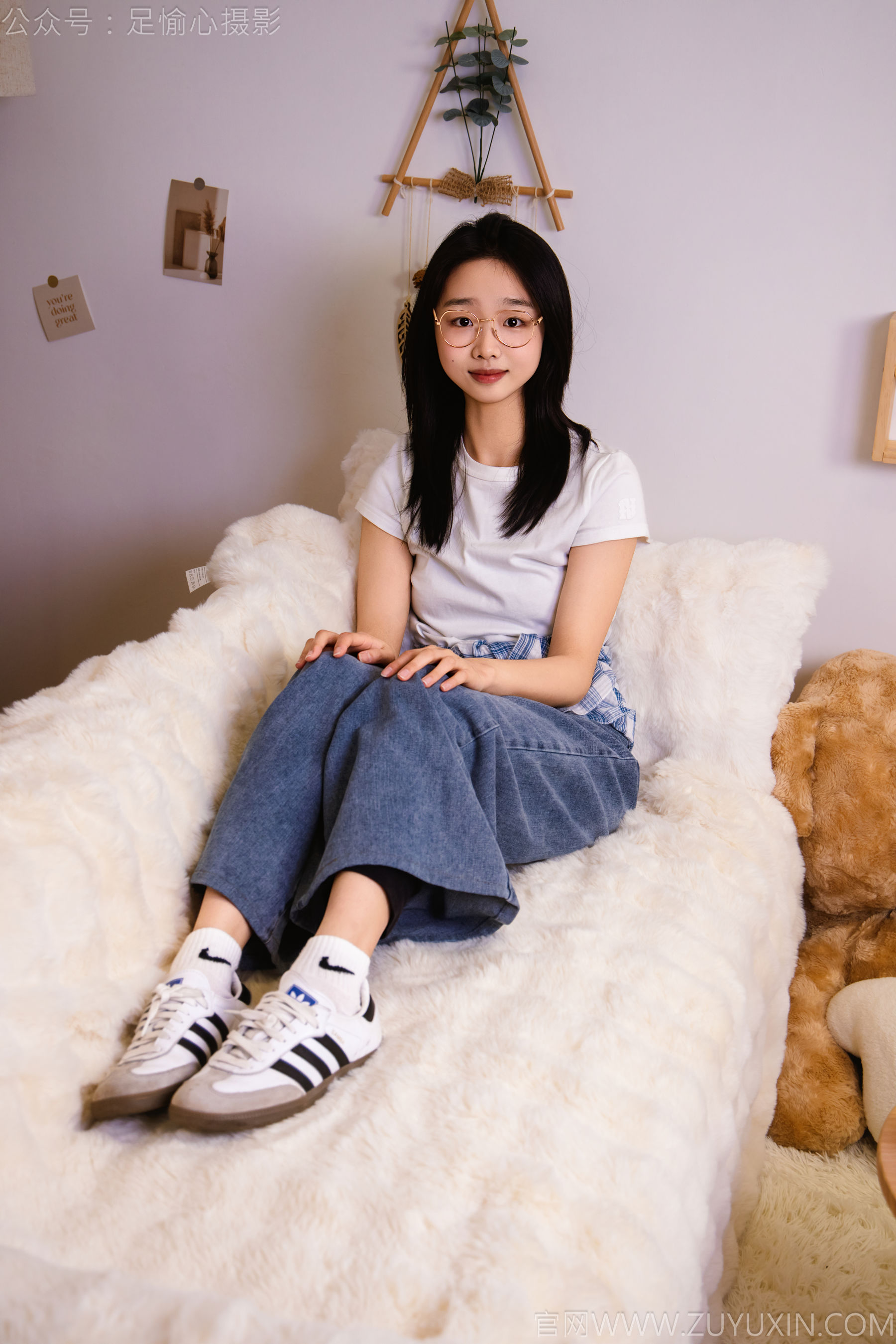 足愉心 No.027 奶芙 （搭配：白色T恤、牛仔长裤、德训鞋、白色棉袜、裸足）/(110P)