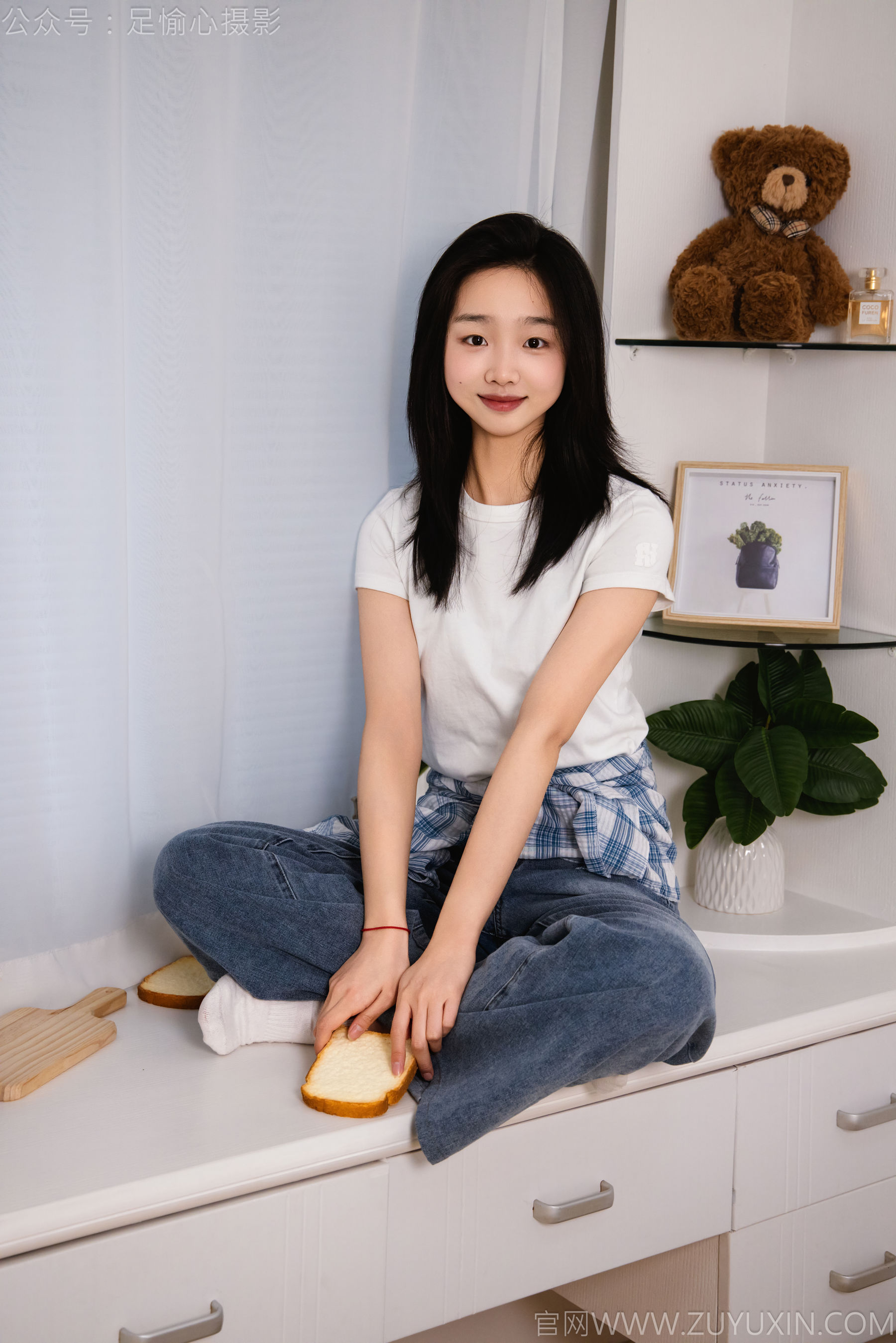 足愉心 No.027 奶芙 （搭配：白色T恤、牛仔长裤、德训鞋、白色棉袜、裸足）/(110P)