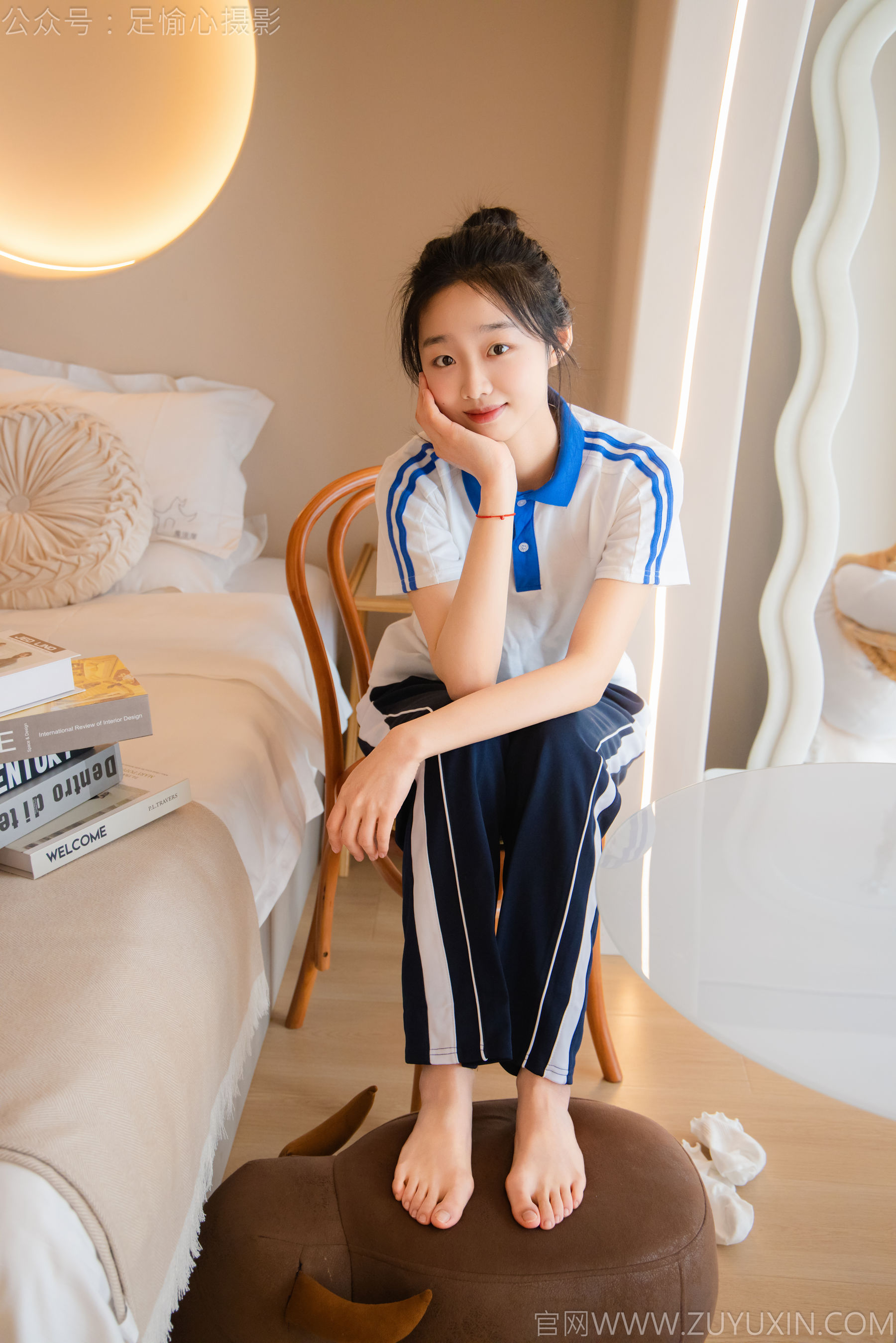 足愉心 No.031 奶芙 （搭配：校服、帆布鞋、白色棉袜、裸足）/(110P)