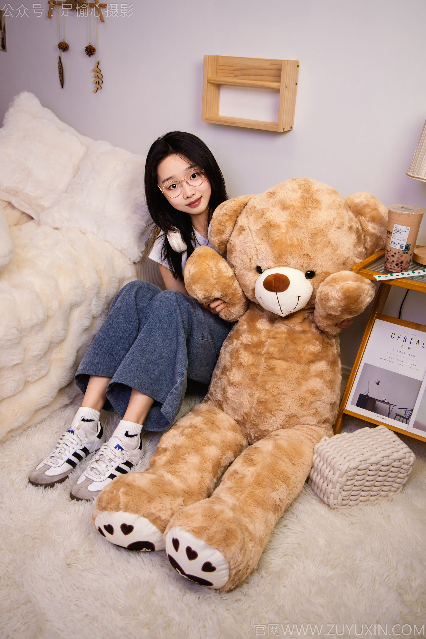 足愉心 No.027 奶芙 （搭配：白色T恤、牛仔长裤、德训鞋、白色棉袜、裸足）/(110P)