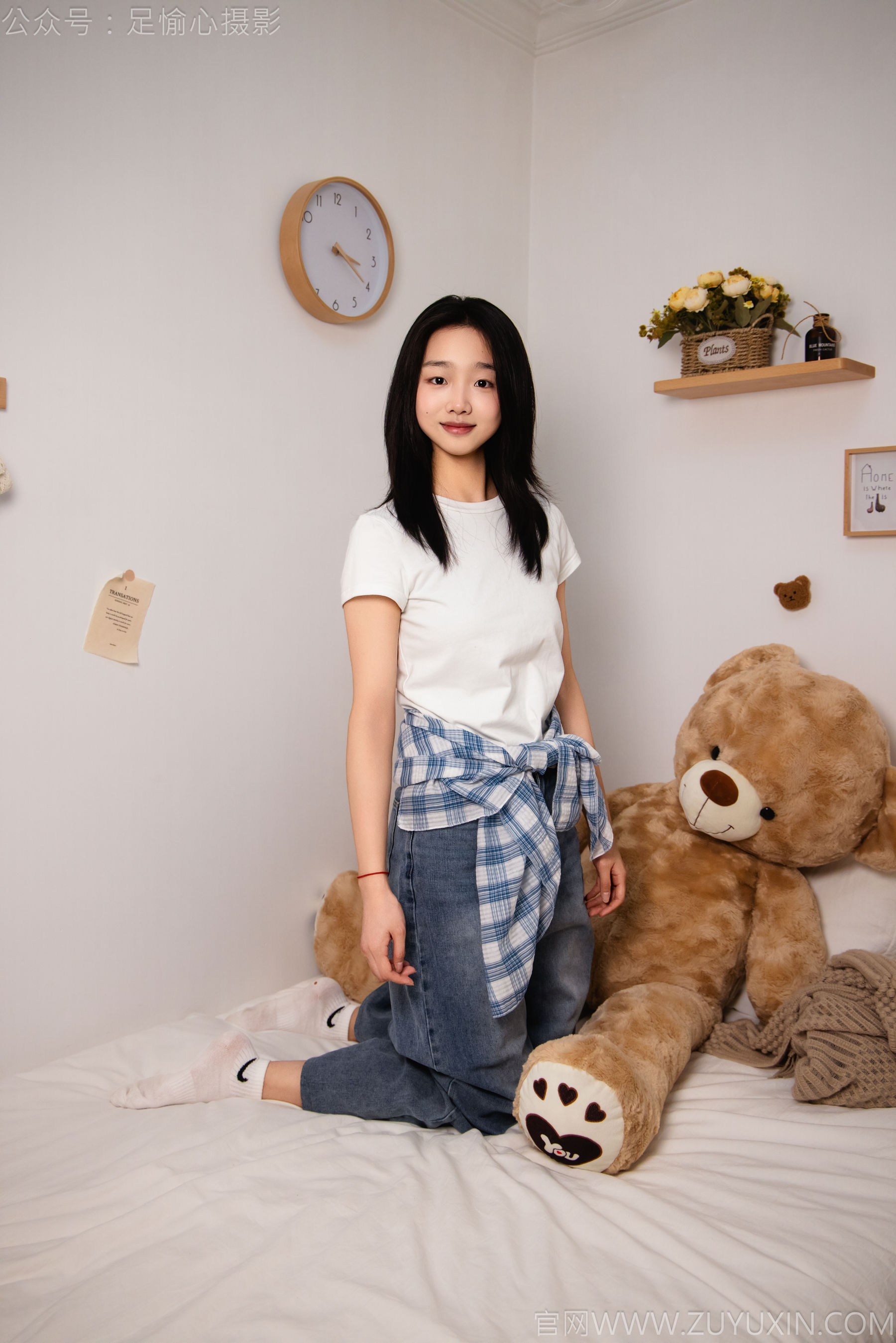 足愉心 No.027 奶芙 （搭配：白色T恤、牛仔长裤、德训鞋、白色棉袜、裸足）/(110P)