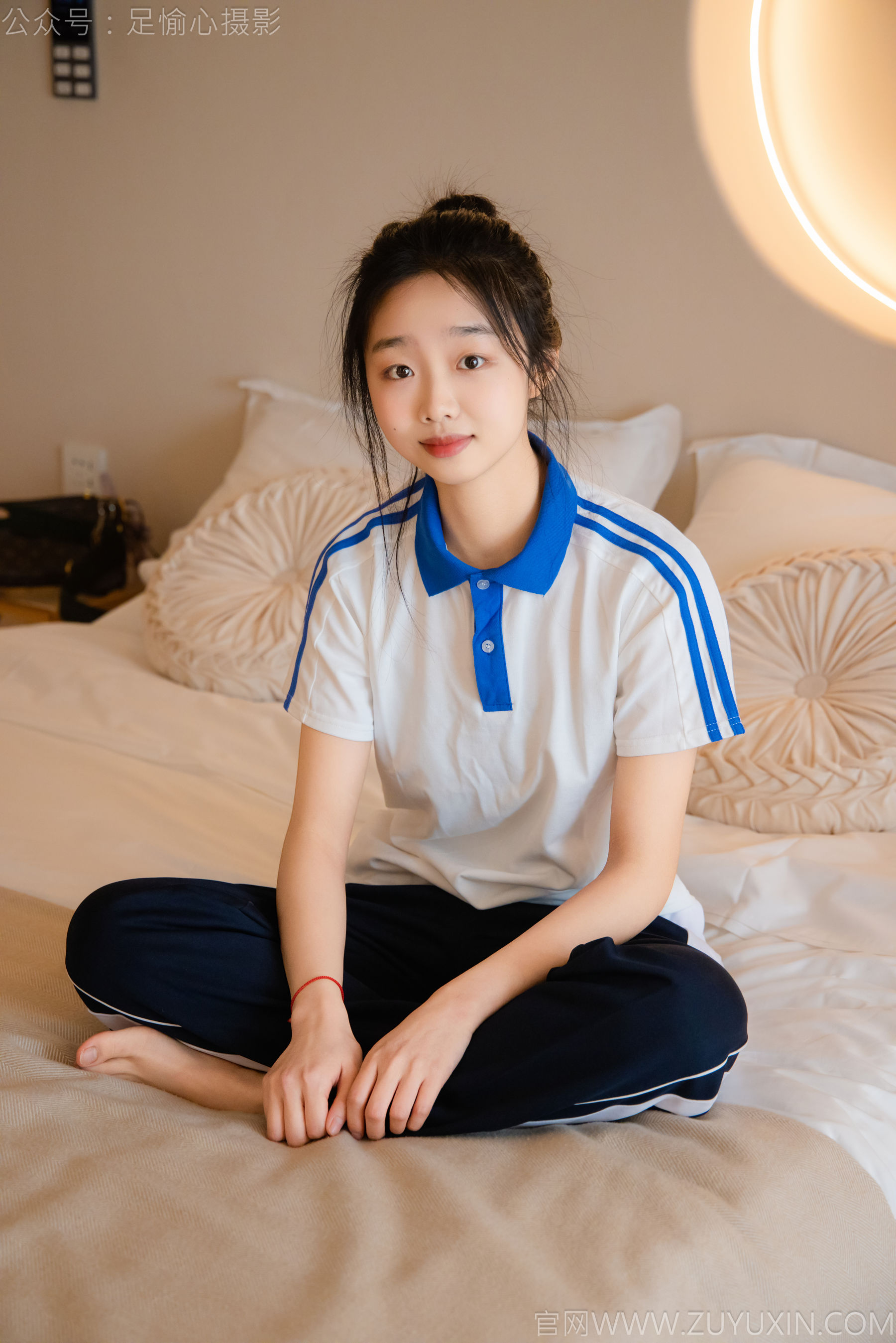 足愉心 No.031 奶芙 （搭配：校服、帆布鞋、白色棉袜、裸足）/(110P)