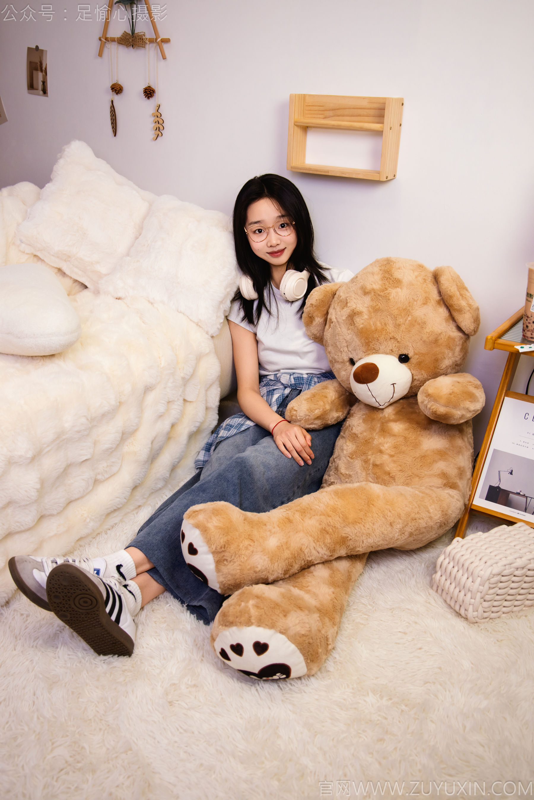 足愉心 No.027 奶芙 （搭配：白色T恤、牛仔长裤、德训鞋、白色棉袜、裸足）/(110P)