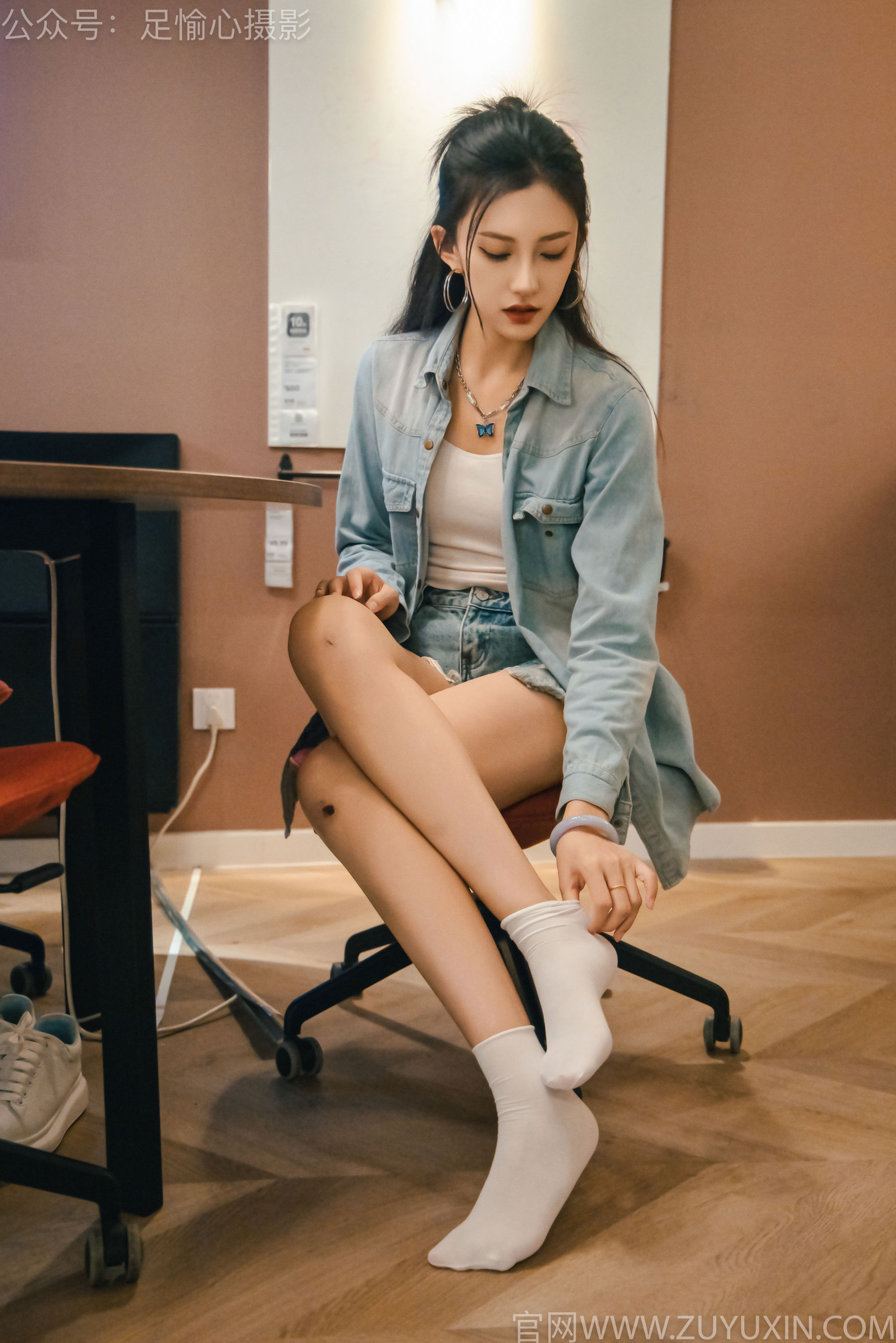 足愉心 No.001 可乐 （搭配：白T、牛仔短裤、板鞋、白棉袜、裸足）/(120P)