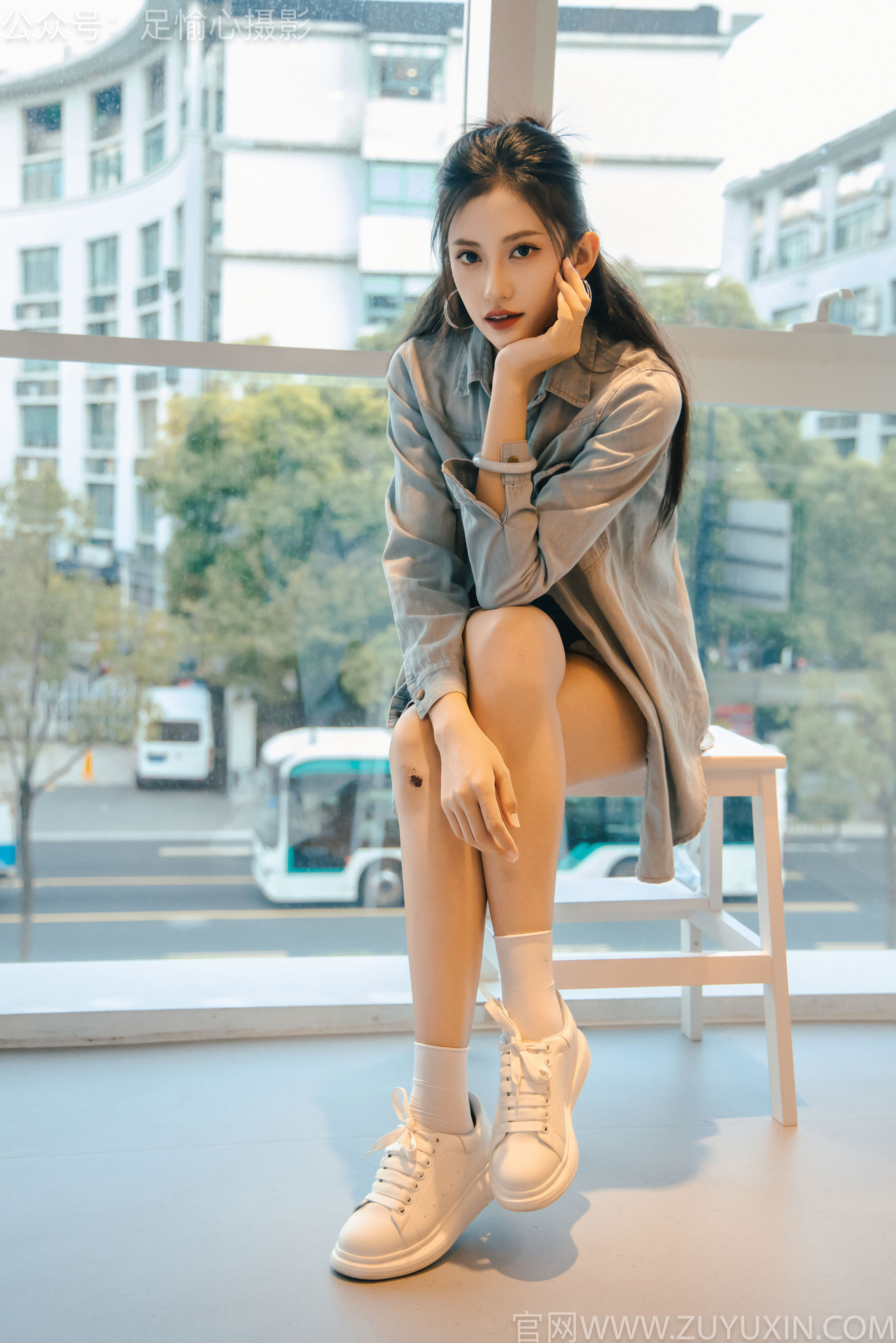 足愉心 No.001 可乐 （搭配：白T、牛仔短裤、板鞋、白棉袜、裸足）/(120P)