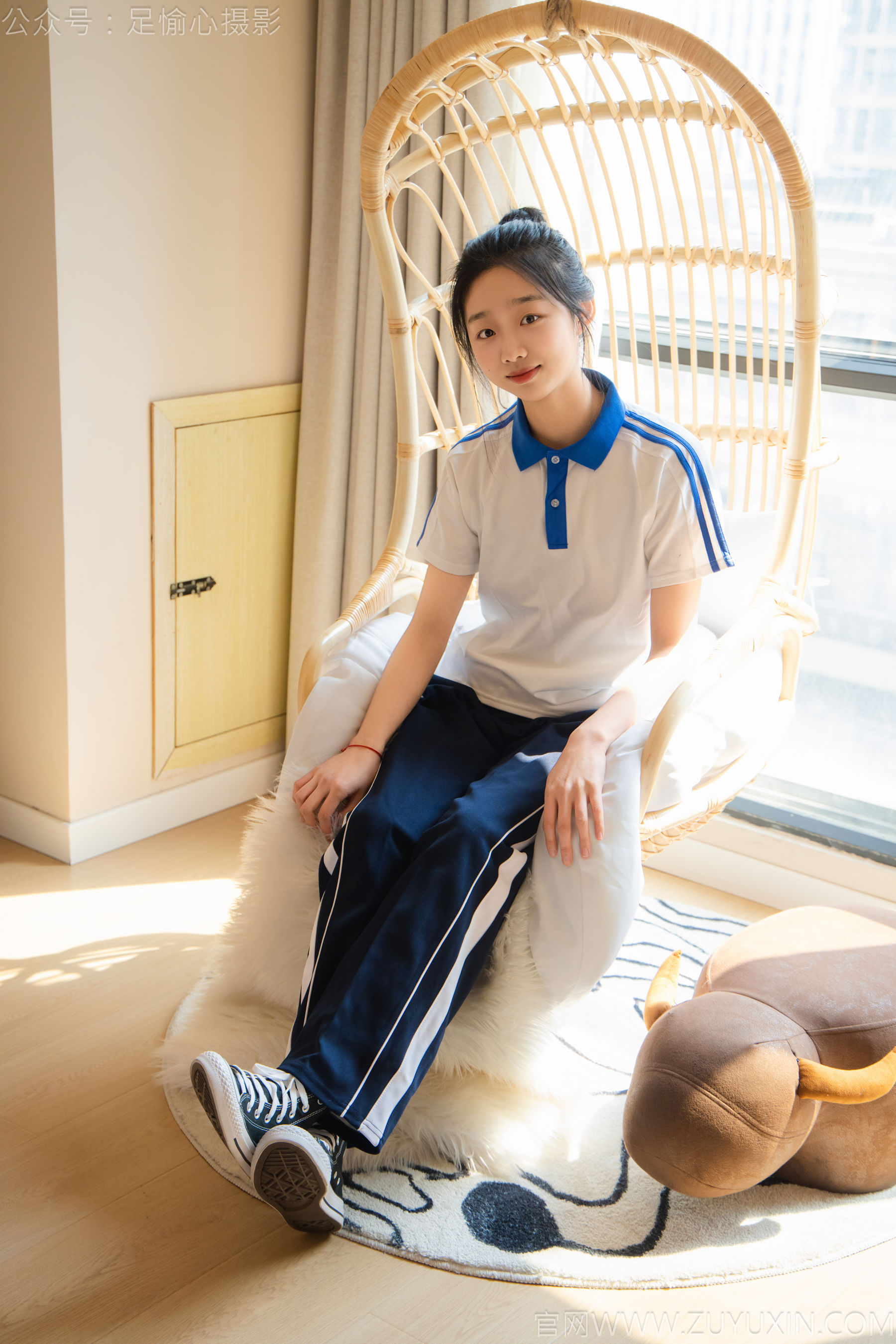 足愉心 No.031 奶芙 （搭配：校服、帆布鞋、白色棉袜、裸足）/(110P)