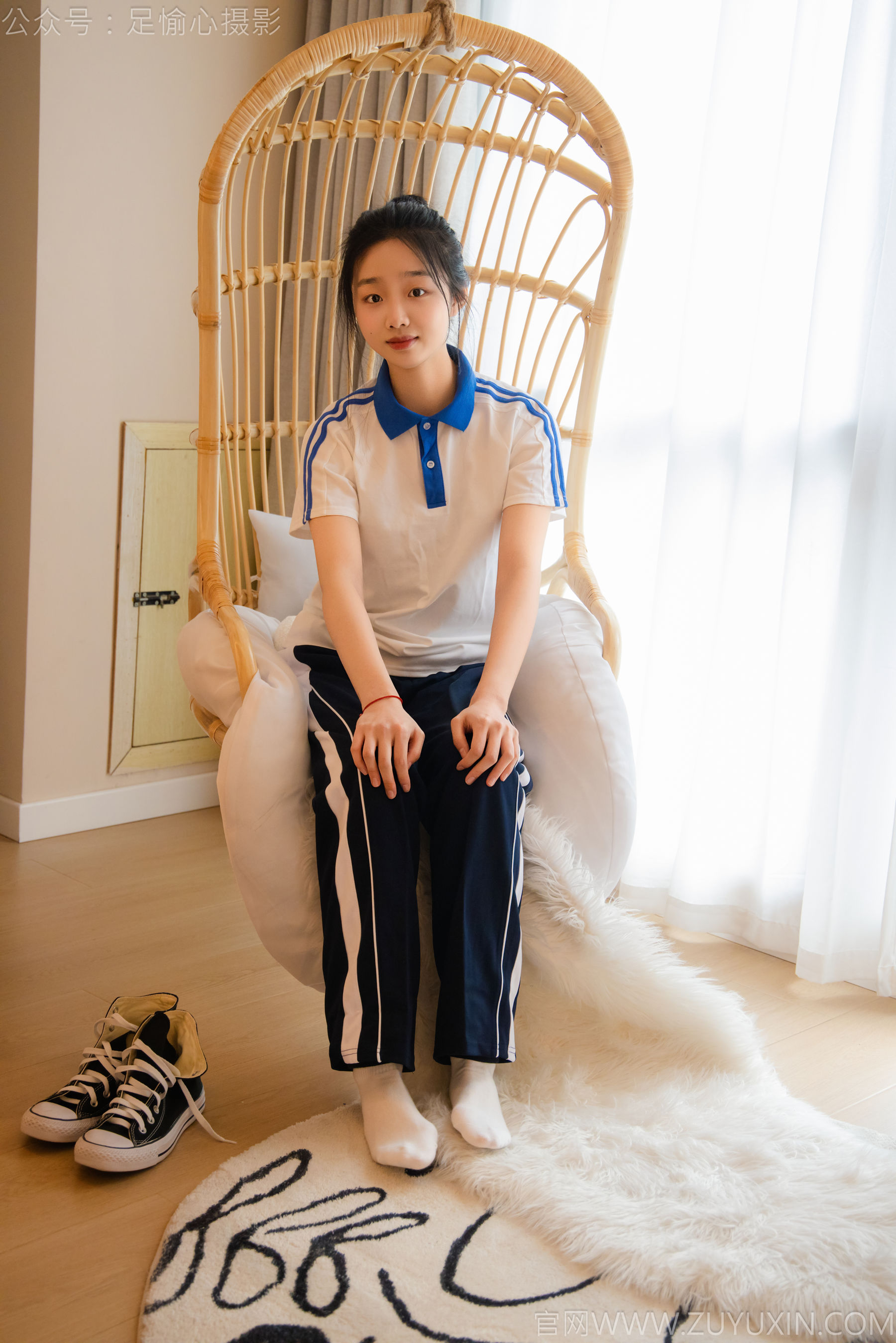 足愉心 No.031 奶芙 （搭配：校服、帆布鞋、白色棉袜、裸足）/(110P)