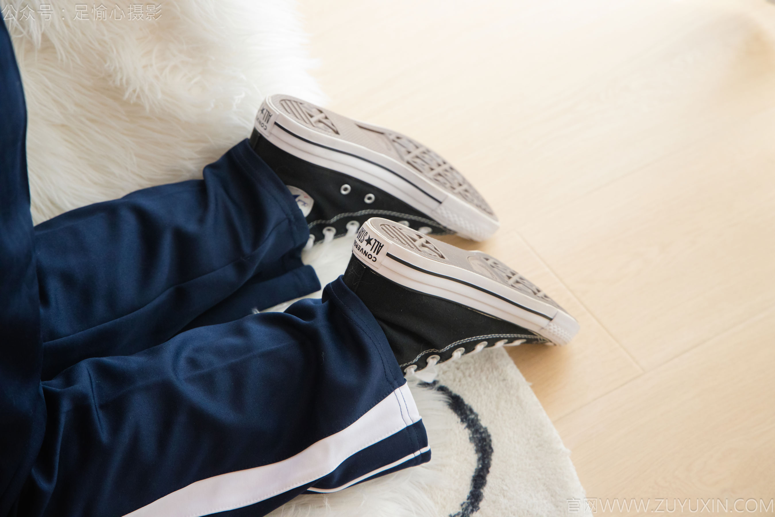 足愉心 No.031 奶芙 （搭配：校服、帆布鞋、白色棉袜、裸足）/(110P)