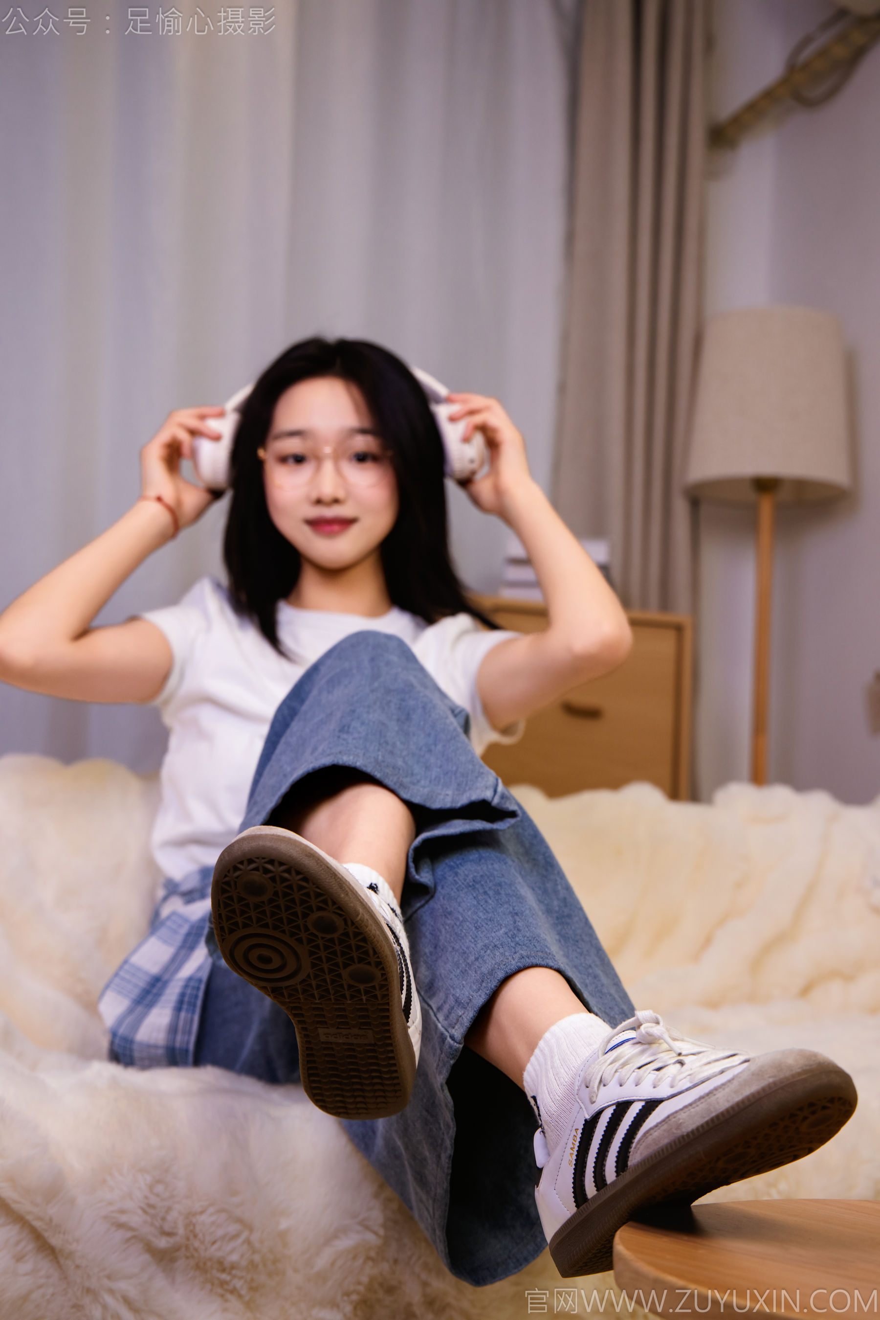 足愉心 No.027 奶芙 （搭配：白色T恤、牛仔长裤、德训鞋、白色棉袜、裸足）/(110P)