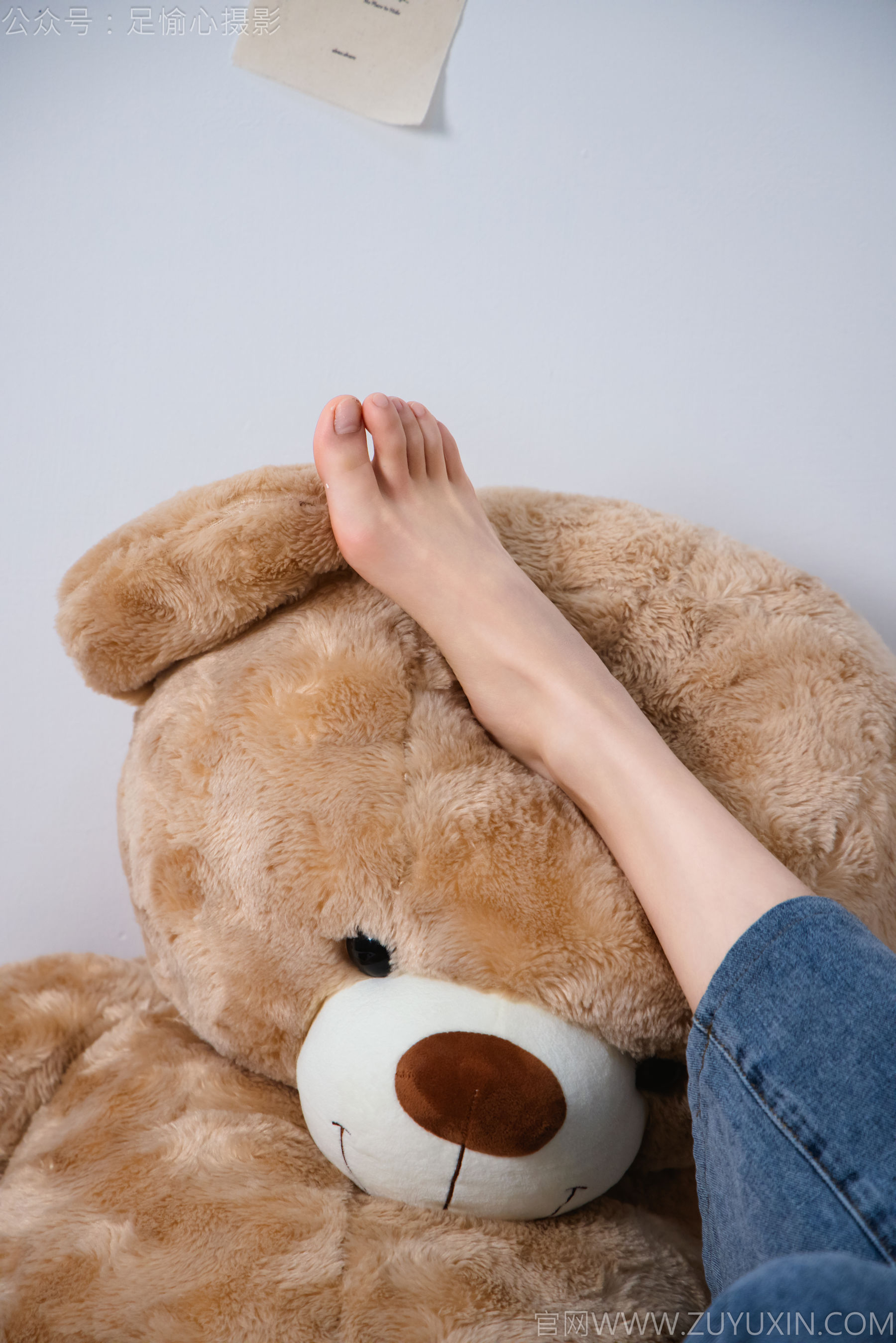 足愉心 No.027 奶芙 （搭配：白色T恤、牛仔长裤、德训鞋、白色棉袜、裸足）/(110P)