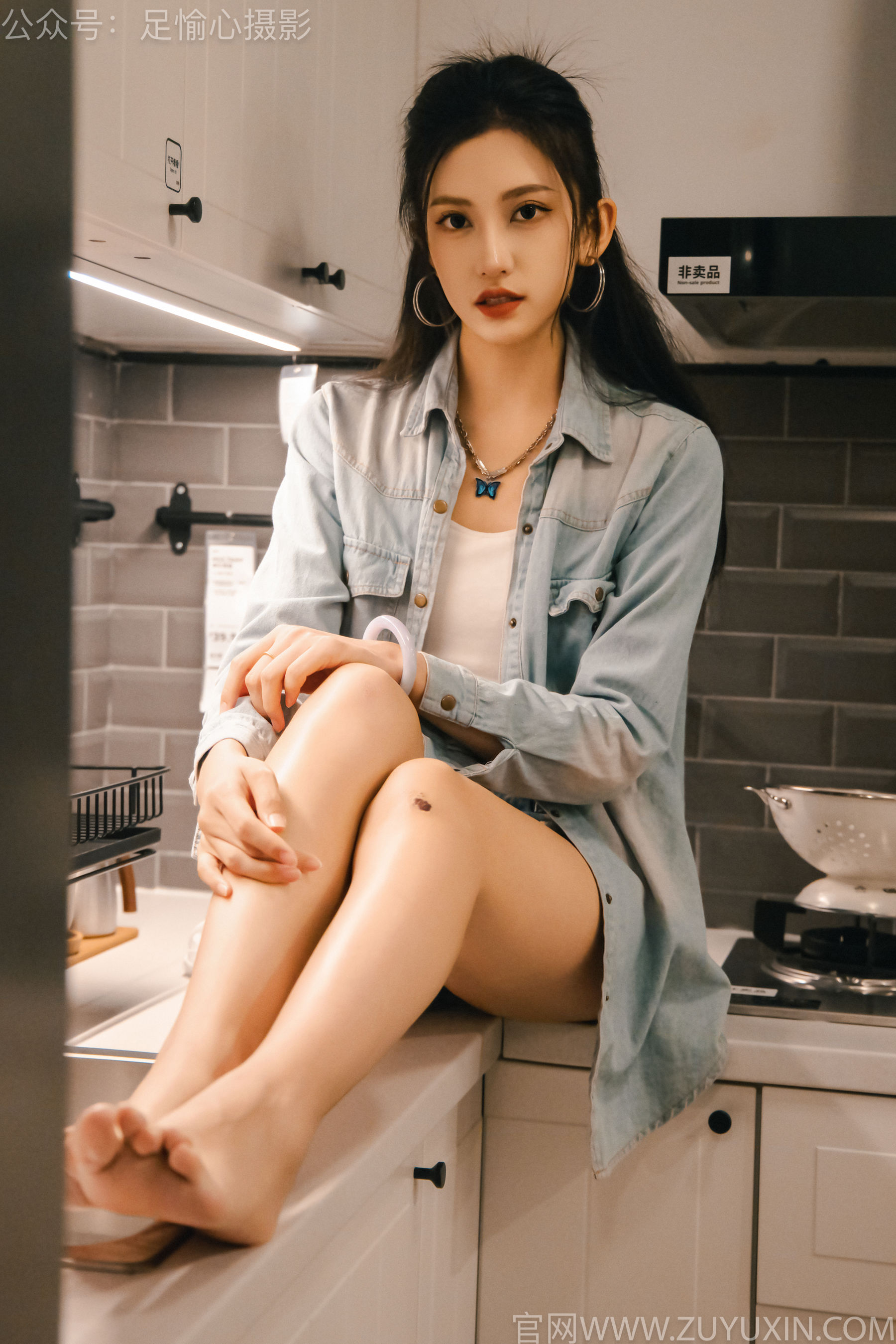 足愉心 No.001 可乐 （搭配：白T、牛仔短裤、板鞋、白棉袜、裸足）/(120P)