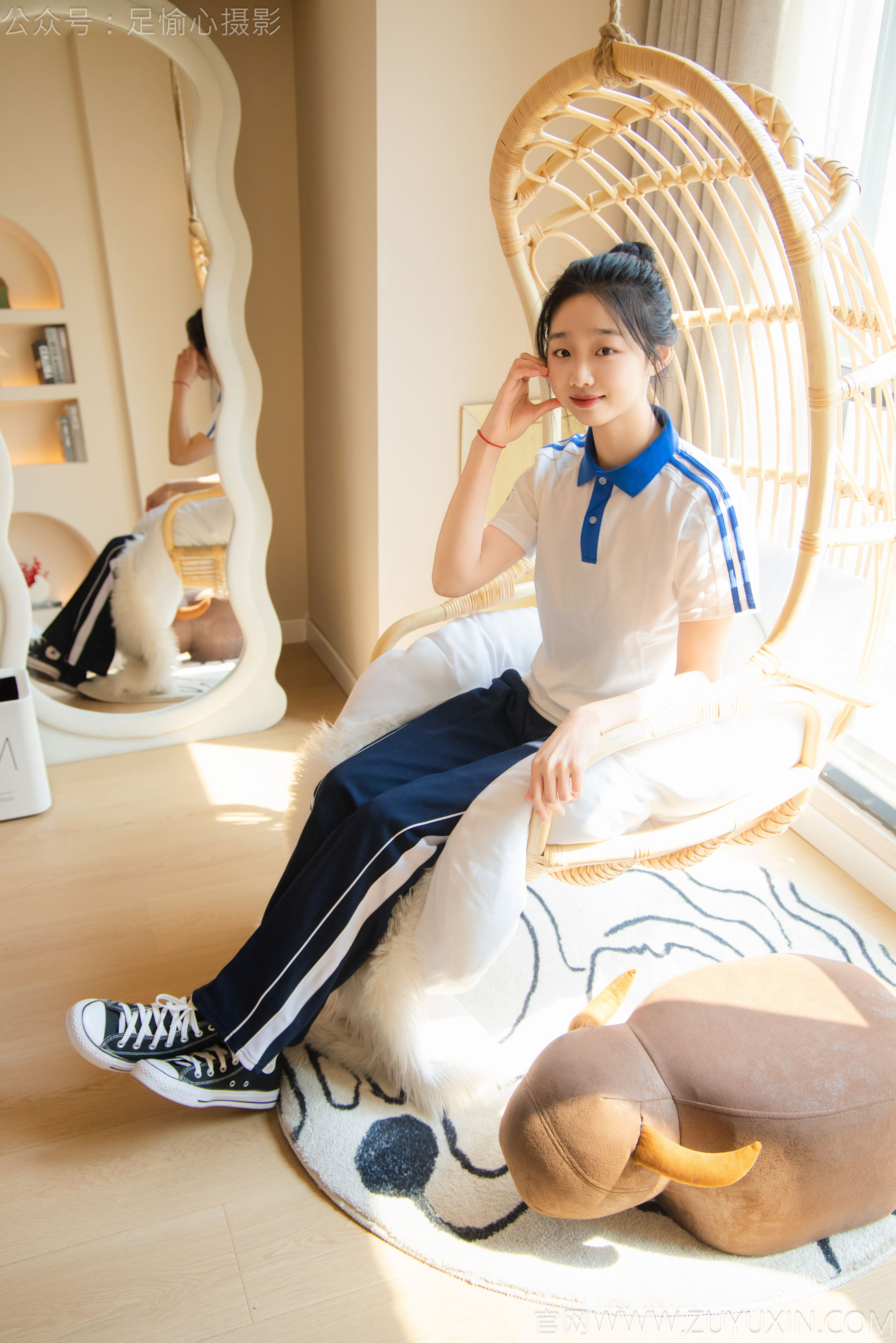 足愉心 No.031 奶芙 （搭配：校服、帆布鞋、白色棉袜、裸足）/(110P)