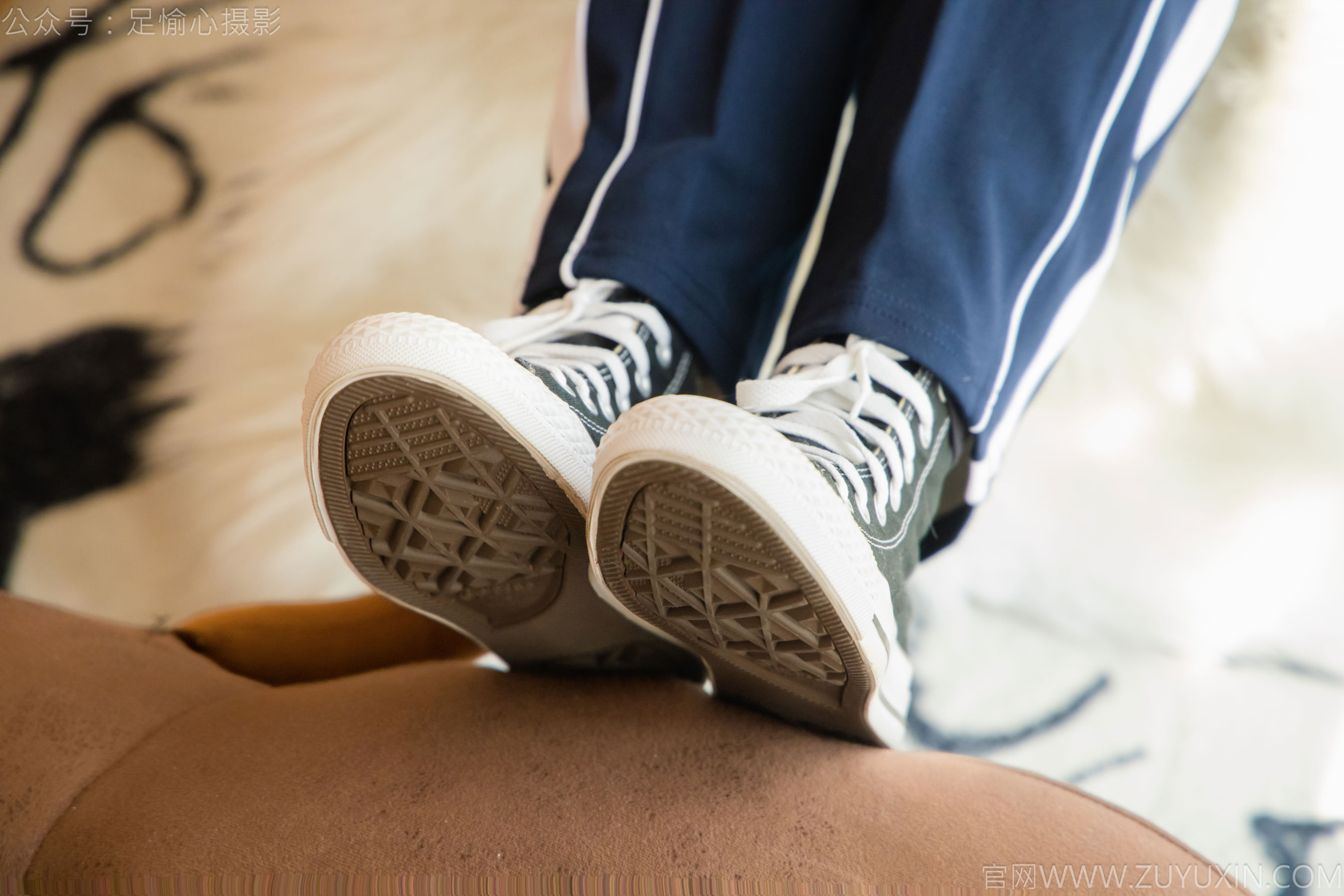 足愉心 No.031 奶芙 （搭配：校服、帆布鞋、白色棉袜、裸足）/(110P)