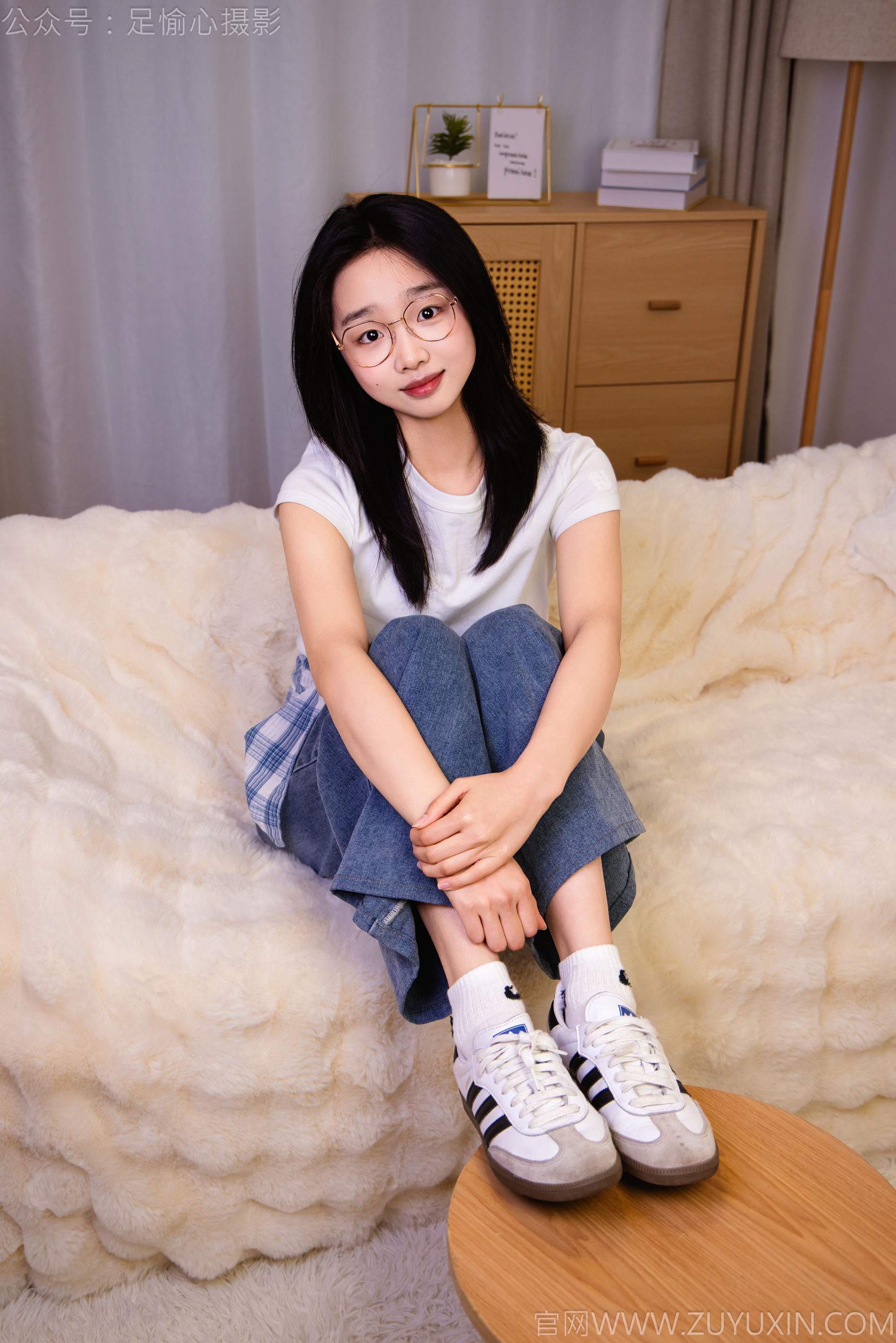 足愉心 No.027 奶芙 （搭配：白色T恤、牛仔长裤、德训鞋、白色棉袜、裸足）/(110P)