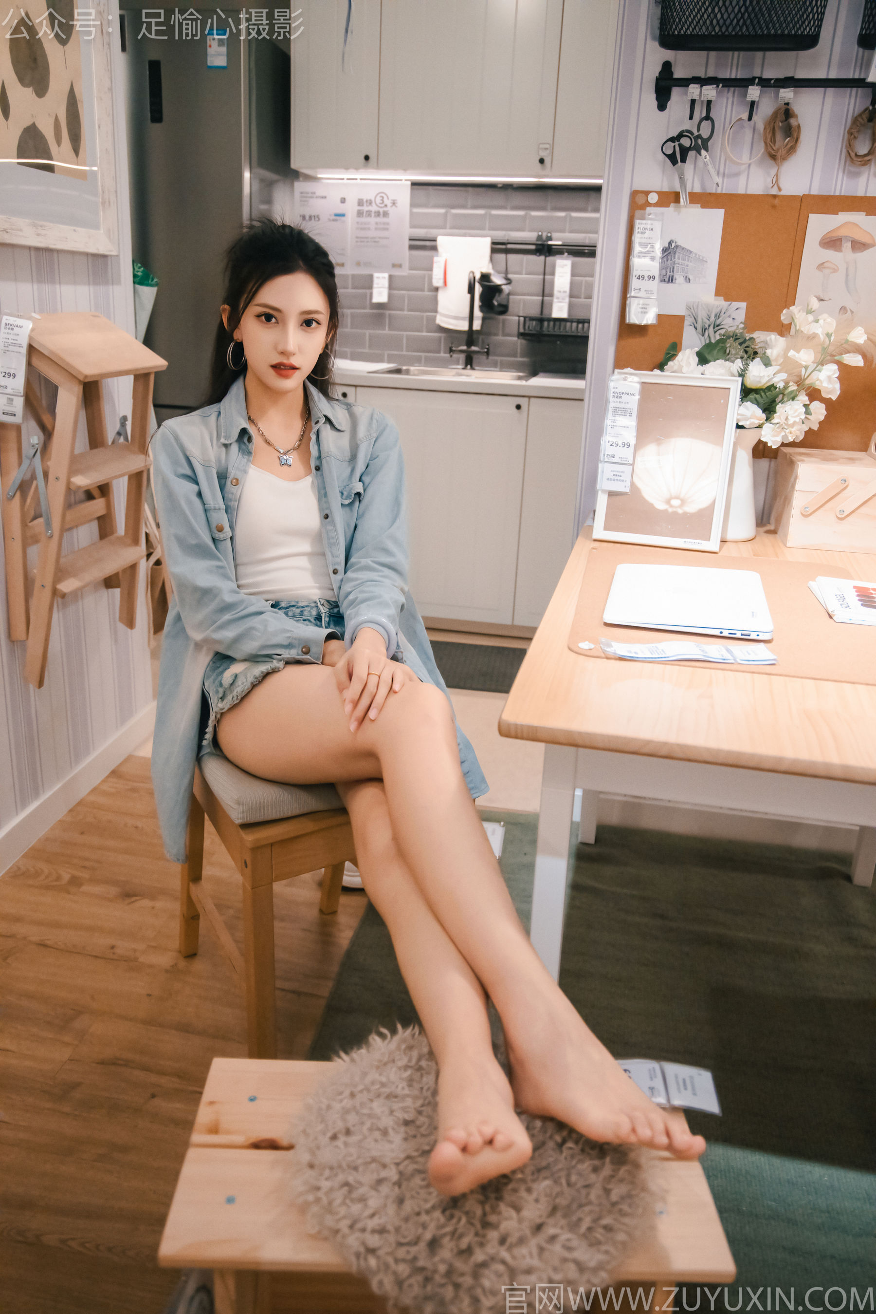 足愉心 No.001 可乐 （搭配：白T、牛仔短裤、板鞋、白棉袜、裸足）/(120P)