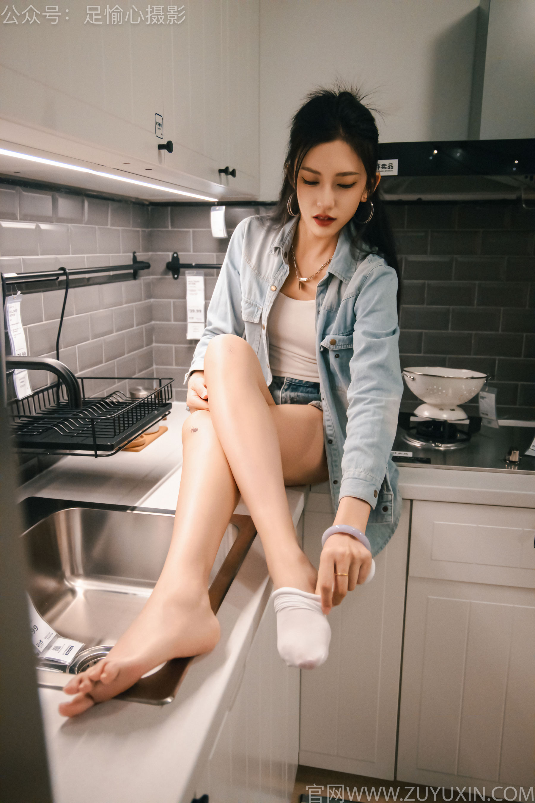 足愉心 No.001 可乐 （搭配：白T、牛仔短裤、板鞋、白棉袜、裸足）/(120P)