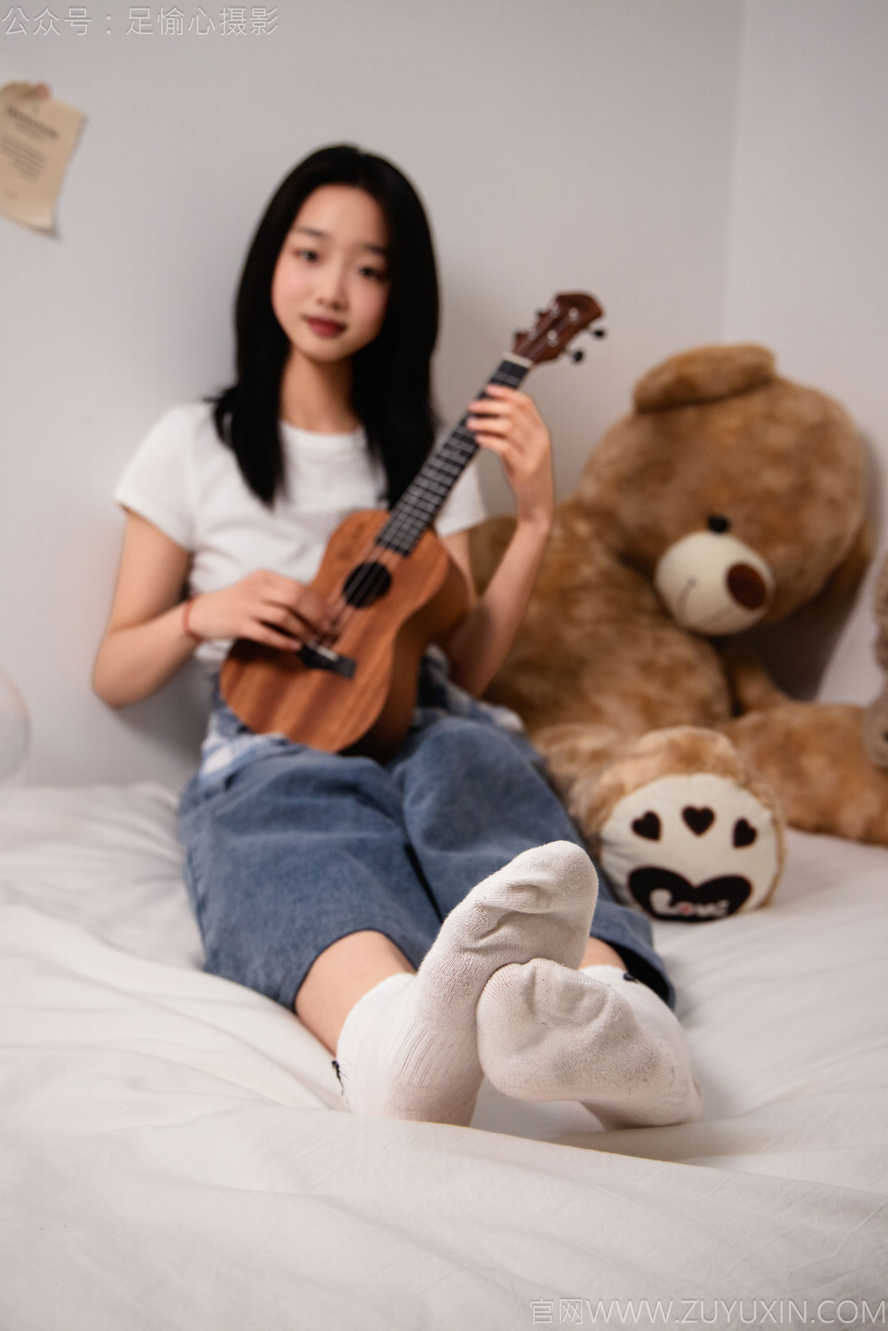 足愉心 No.027 奶芙 （搭配：白色T恤、牛仔长裤、德训鞋、白色棉袜、裸足）/(110P)