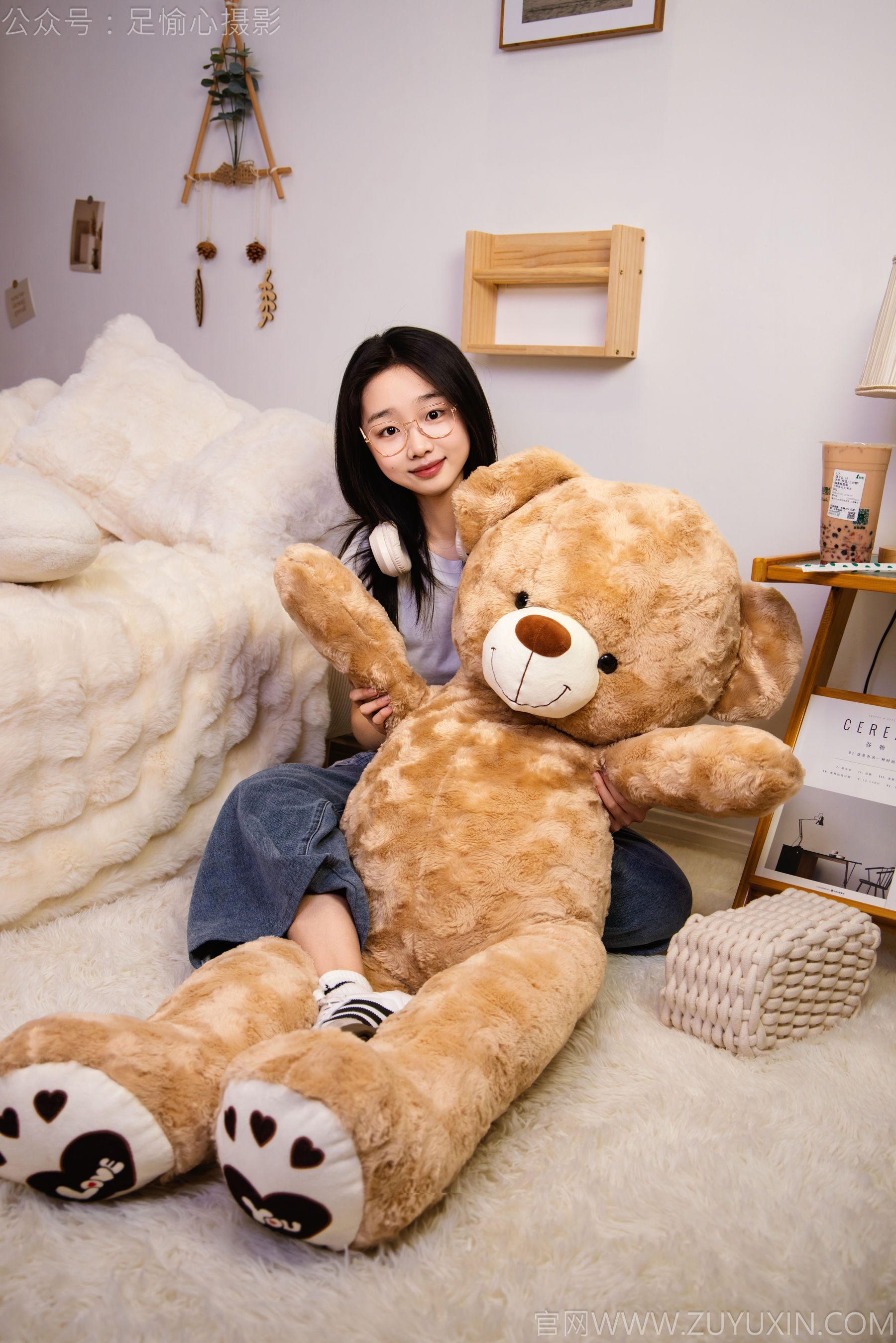 足愉心 No.027 奶芙 （搭配：白色T恤、牛仔长裤、德训鞋、白色棉袜、裸足）/(110P)