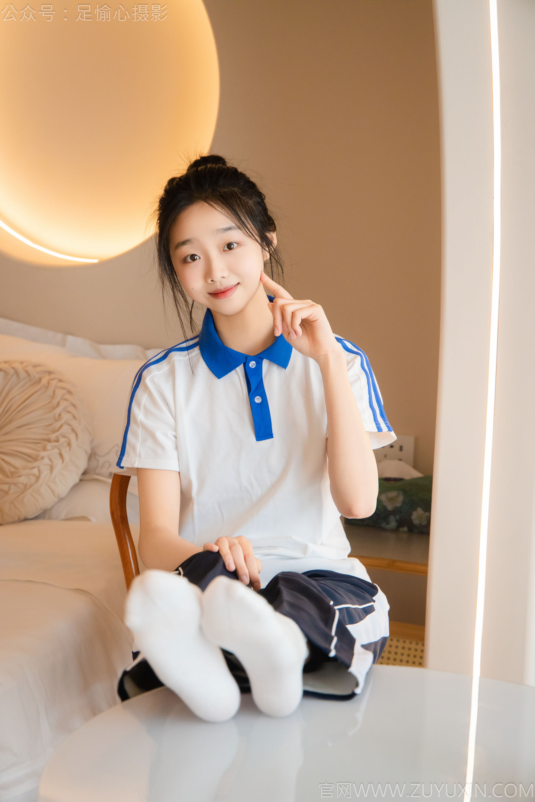 足愉心 No.031 奶芙 （搭配：校服、帆布鞋、白色棉袜、裸足）/(110P)
