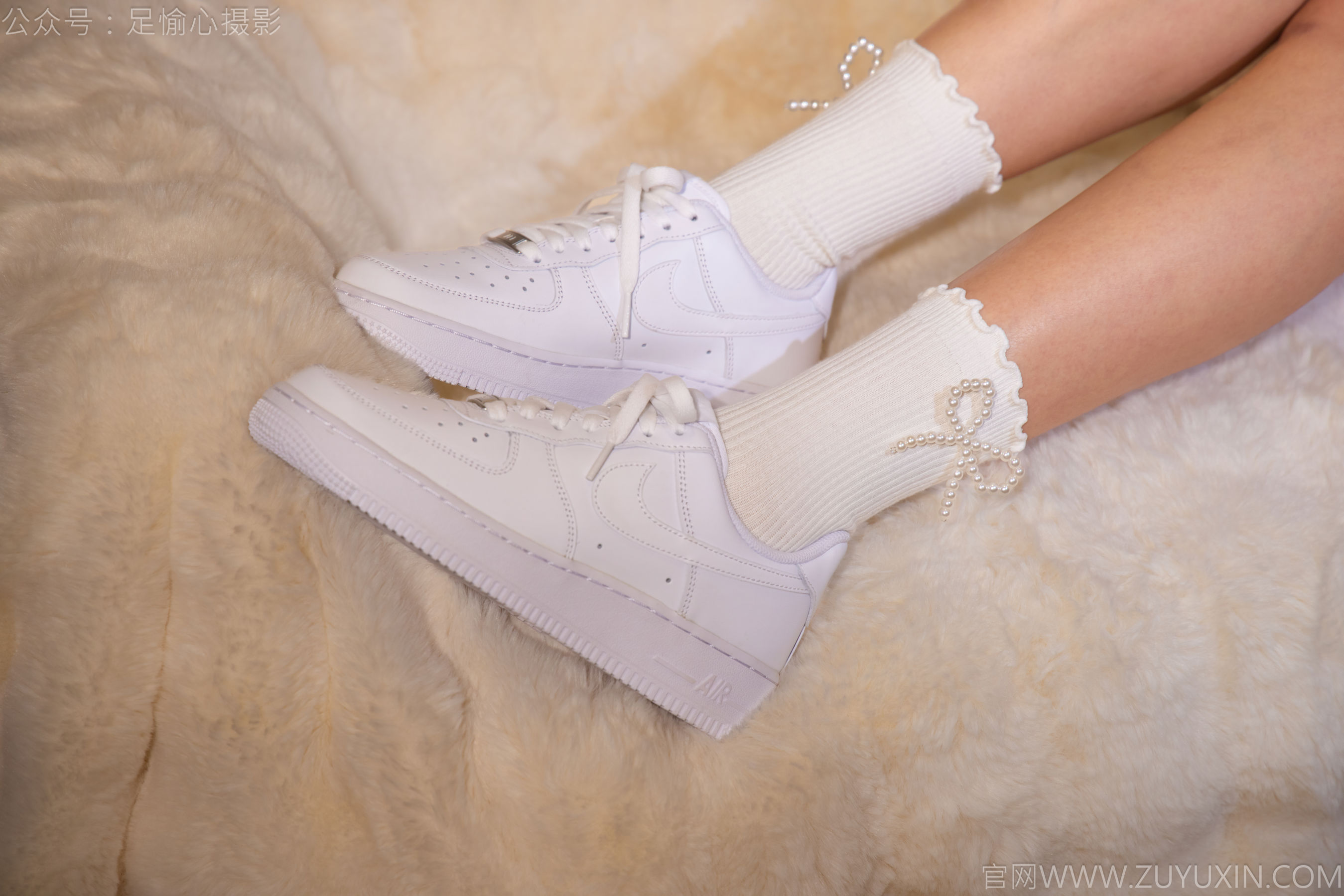 足愉心 No.029 可乐 （搭配：白色上衣、短裙、运动鞋、白色棉袜）/(140P)