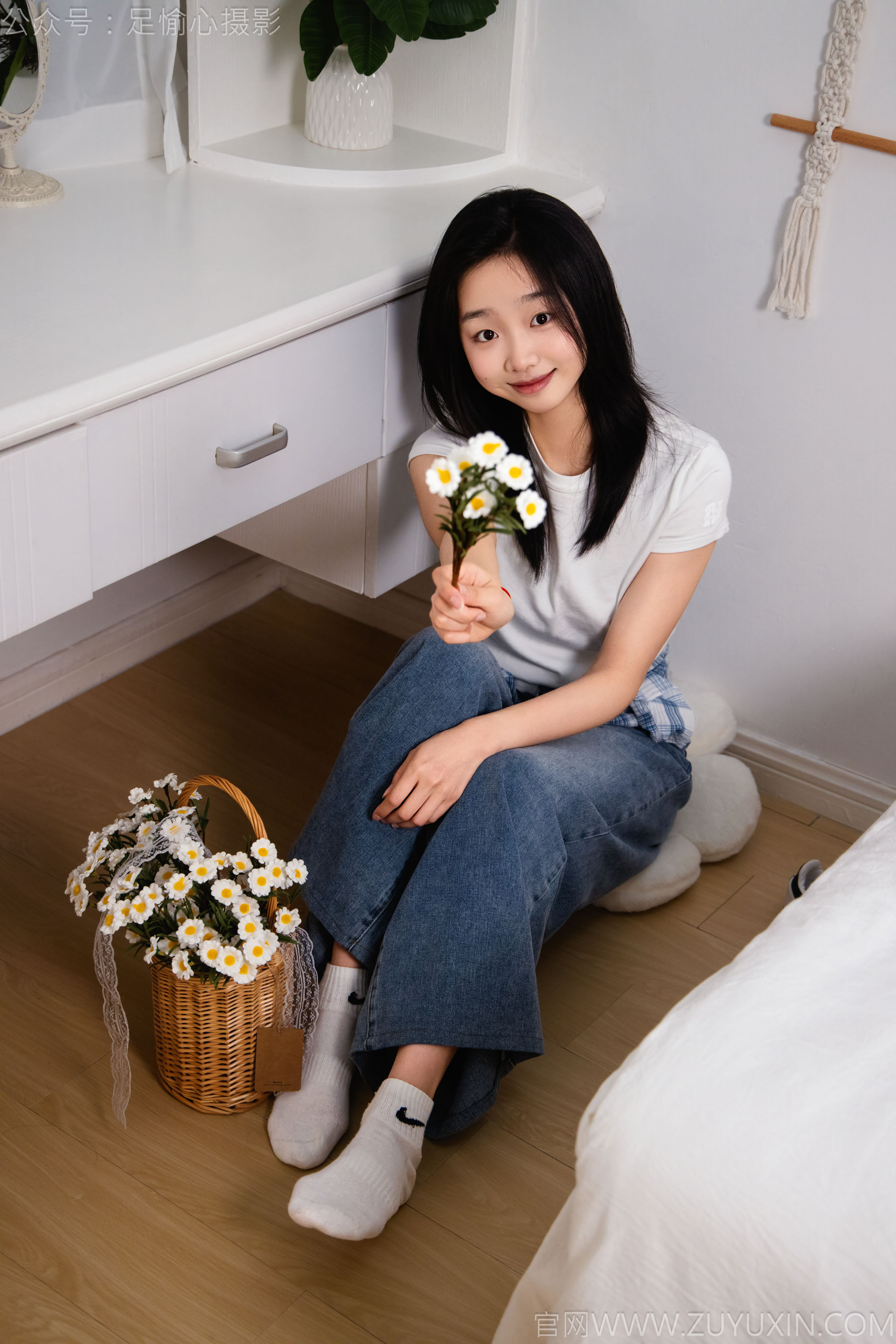 足愉心 No.027 奶芙 （搭配：白色T恤、牛仔长裤、德训鞋、白色棉袜、裸足）/(110P)