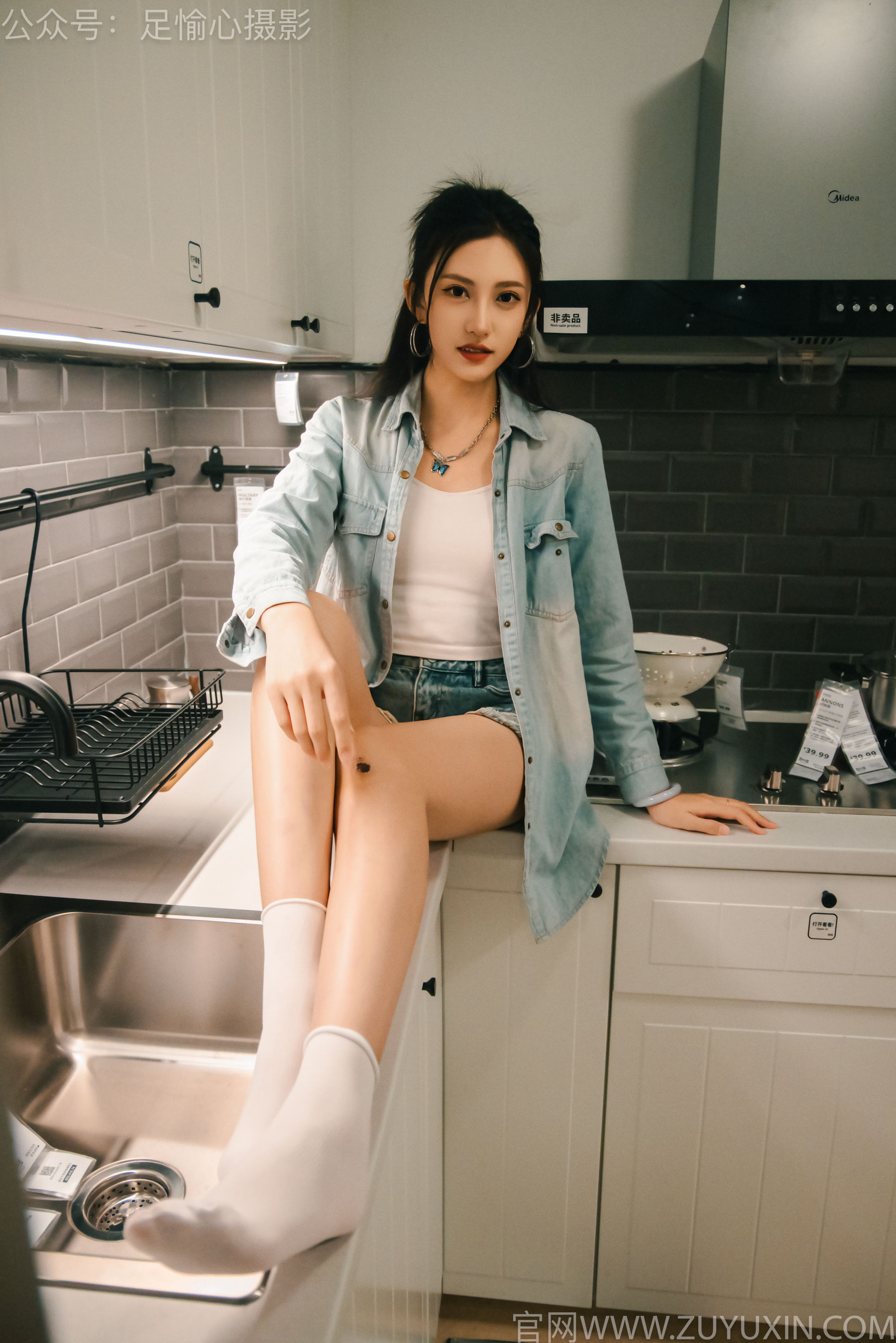 足愉心 No.001 可乐 （搭配：白T、牛仔短裤、板鞋、白棉袜、裸足）/(120P)